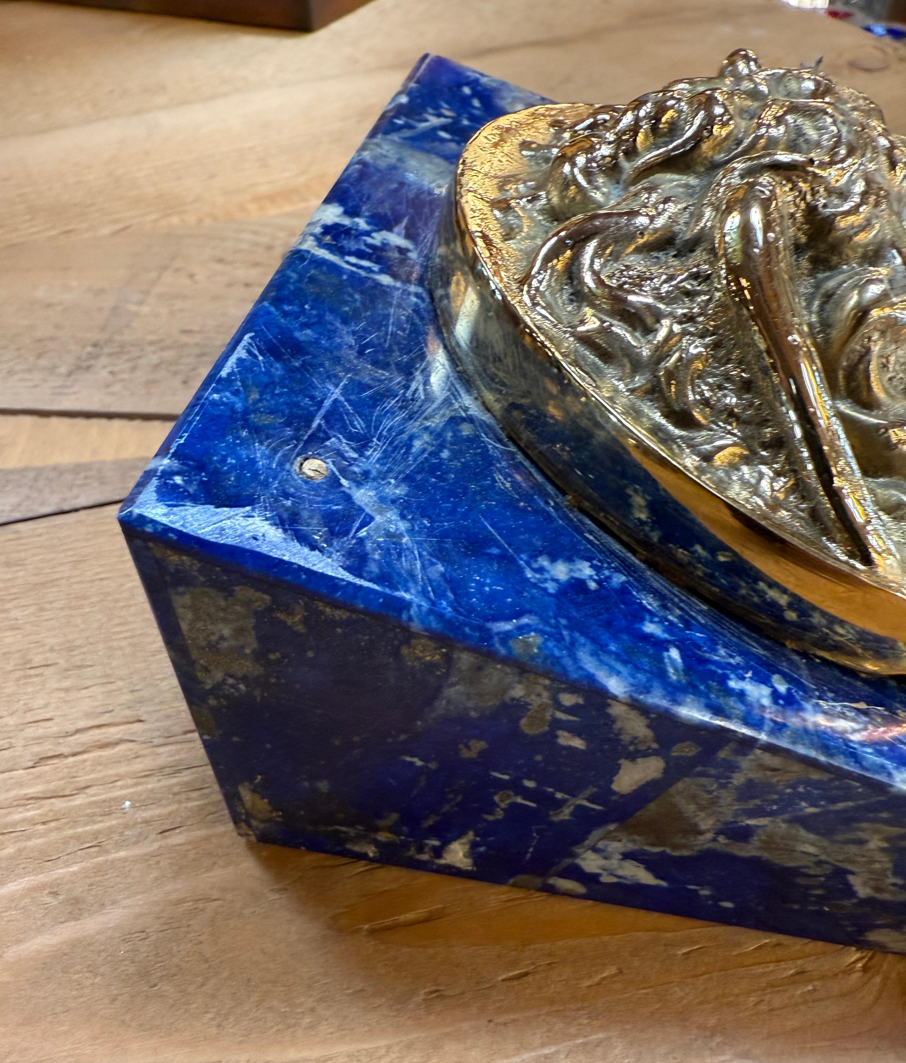 Moderno Targa Medusa in lapislazzuli e bronzo dorato, Gioielleria Tarascio, Roma in vendita