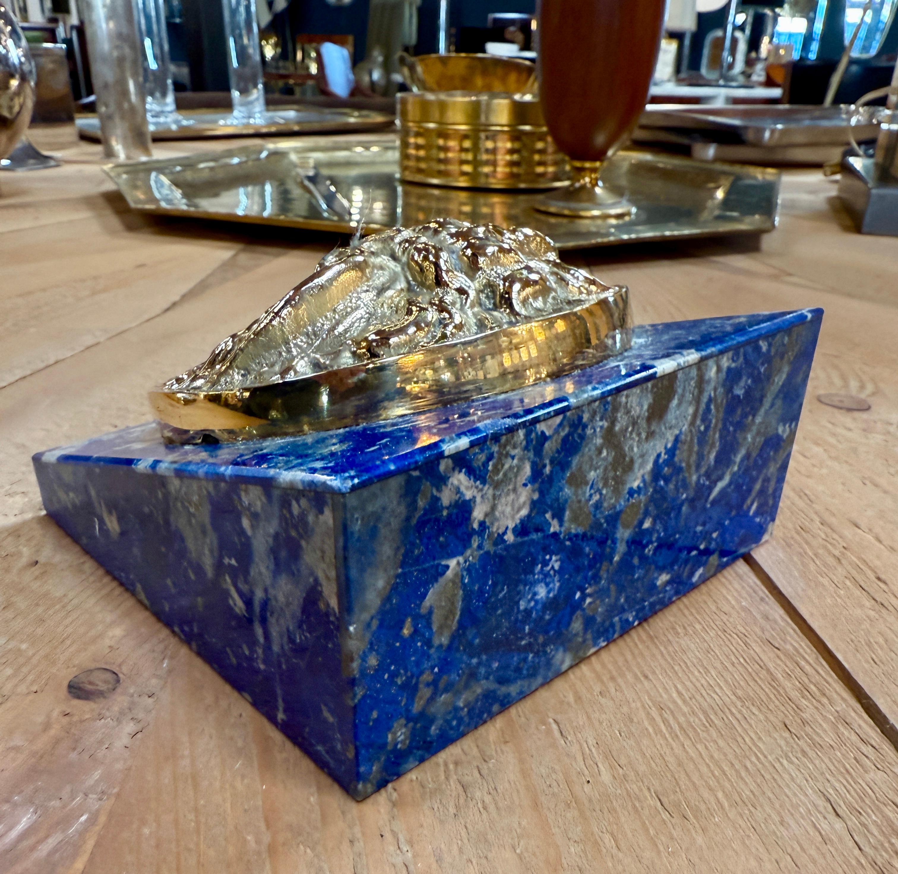 Italiano Targa Medusa in lapislazzuli e bronzo dorato, Gioielleria Tarascio, Roma in vendita