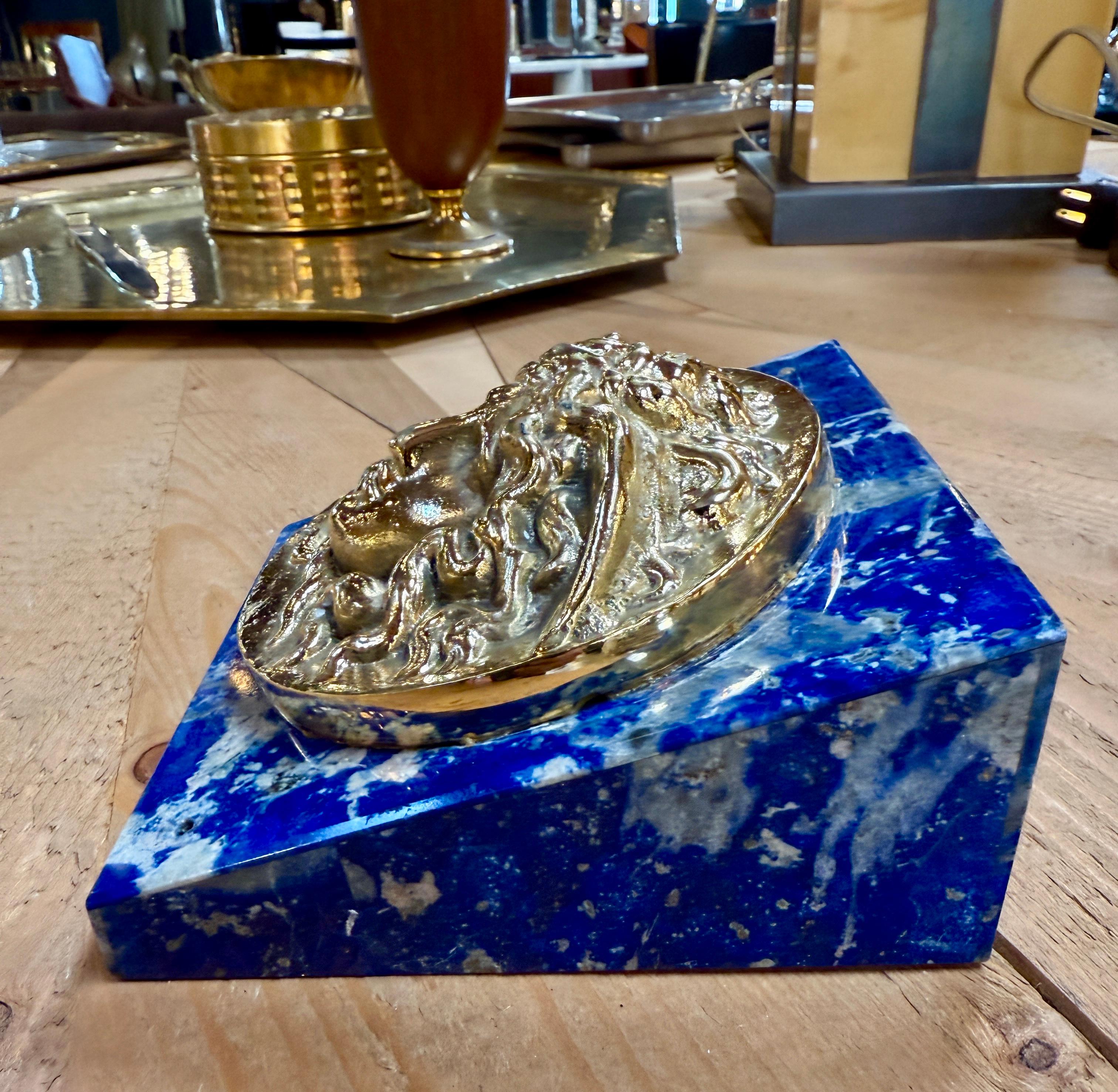 Fine XX secolo Targa Medusa in lapislazzuli e bronzo dorato, Gioielleria Tarascio, Roma in vendita