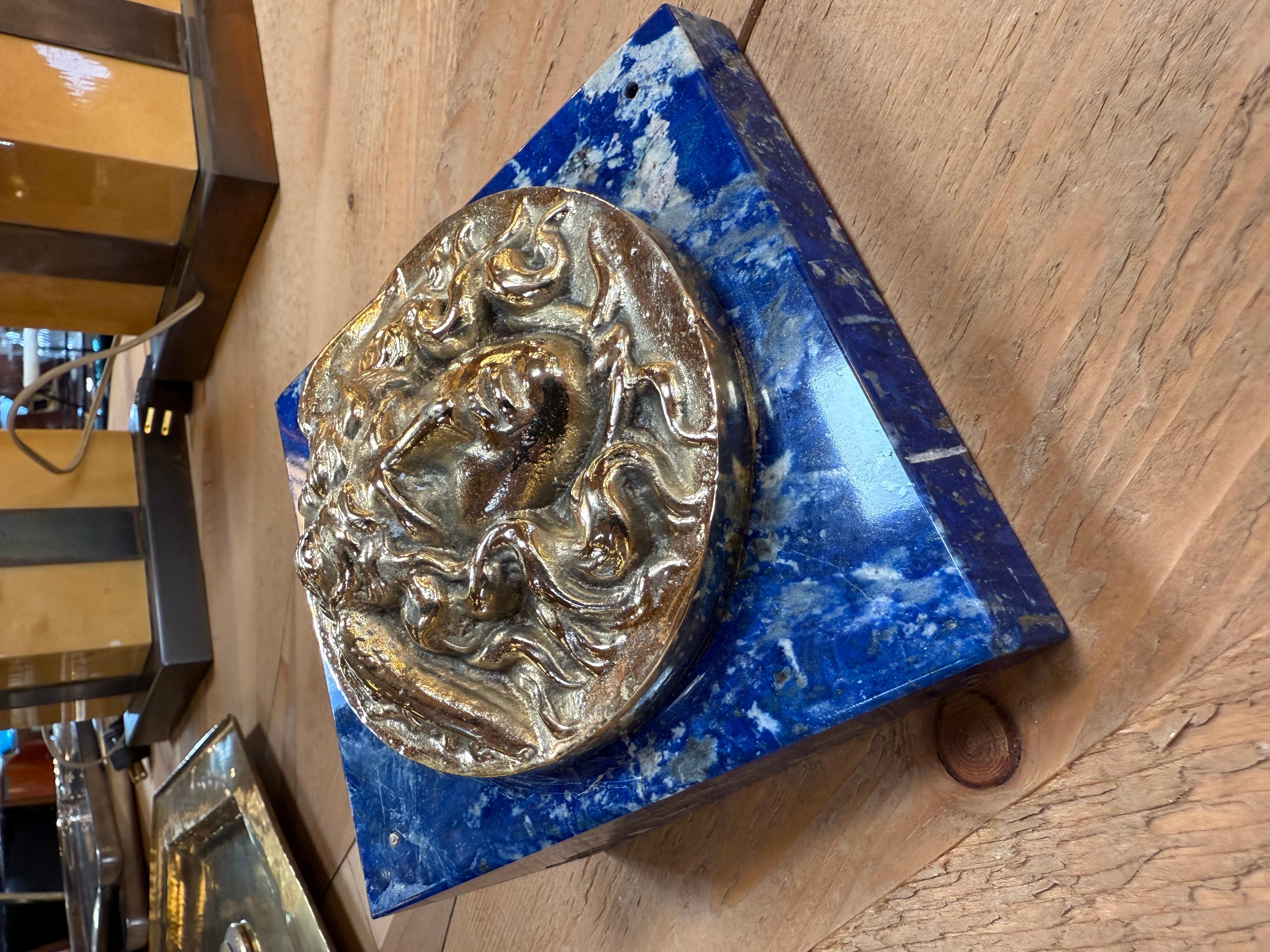 Pietra preziosa Targa Medusa in lapislazzuli e bronzo dorato, Gioielleria Tarascio, Roma in vendita