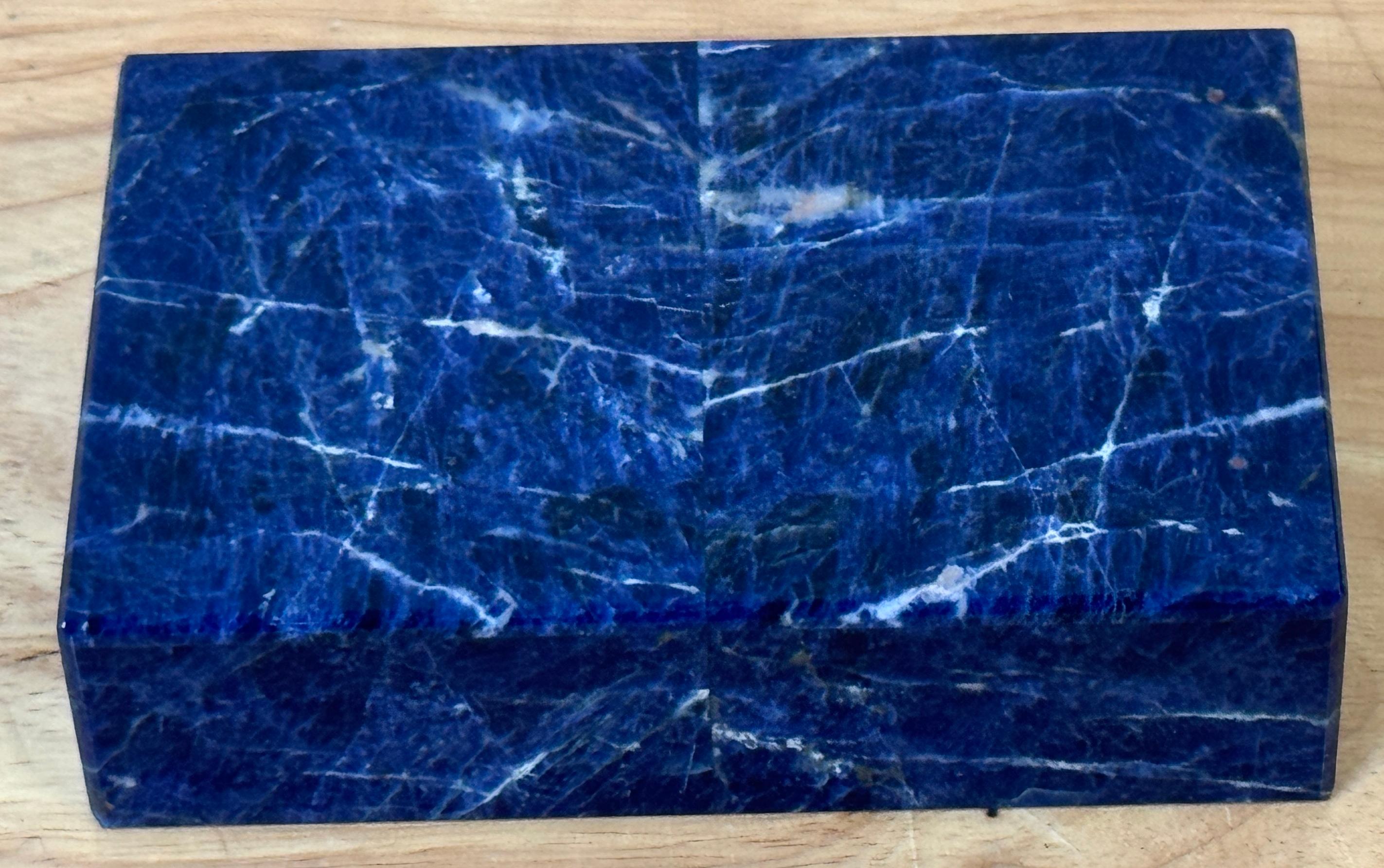 Moderne Boîte de table italienne en lapis-lazuli, cristal de roche et agate mousse, charnière en vermeil, années 1970 en vente