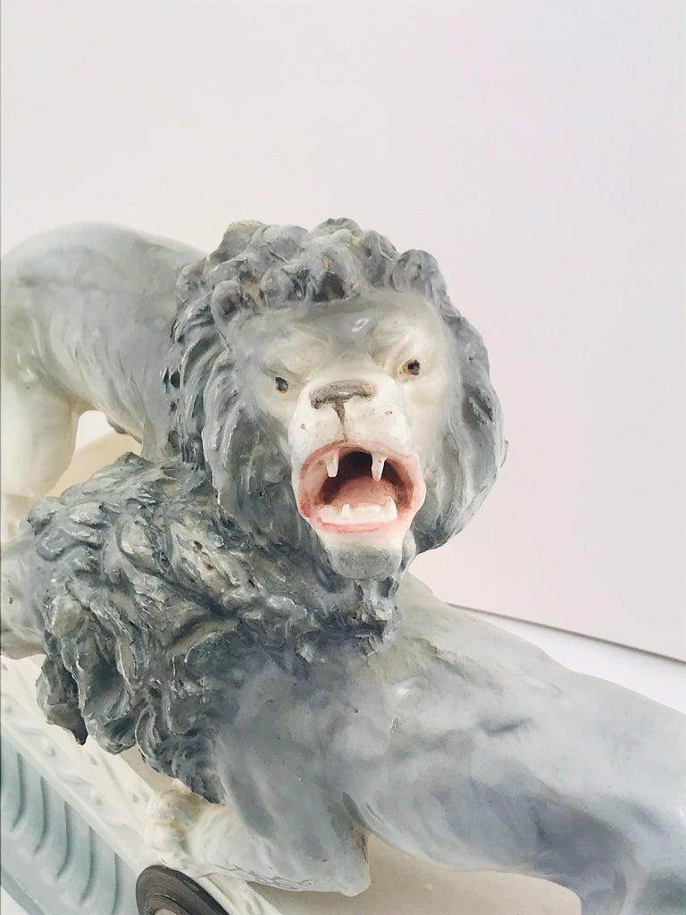 Italienische große Art Deco 1940er Jahre Keramik Löwen Skulptur Tischuhr, 1940er Jahre im Angebot 2