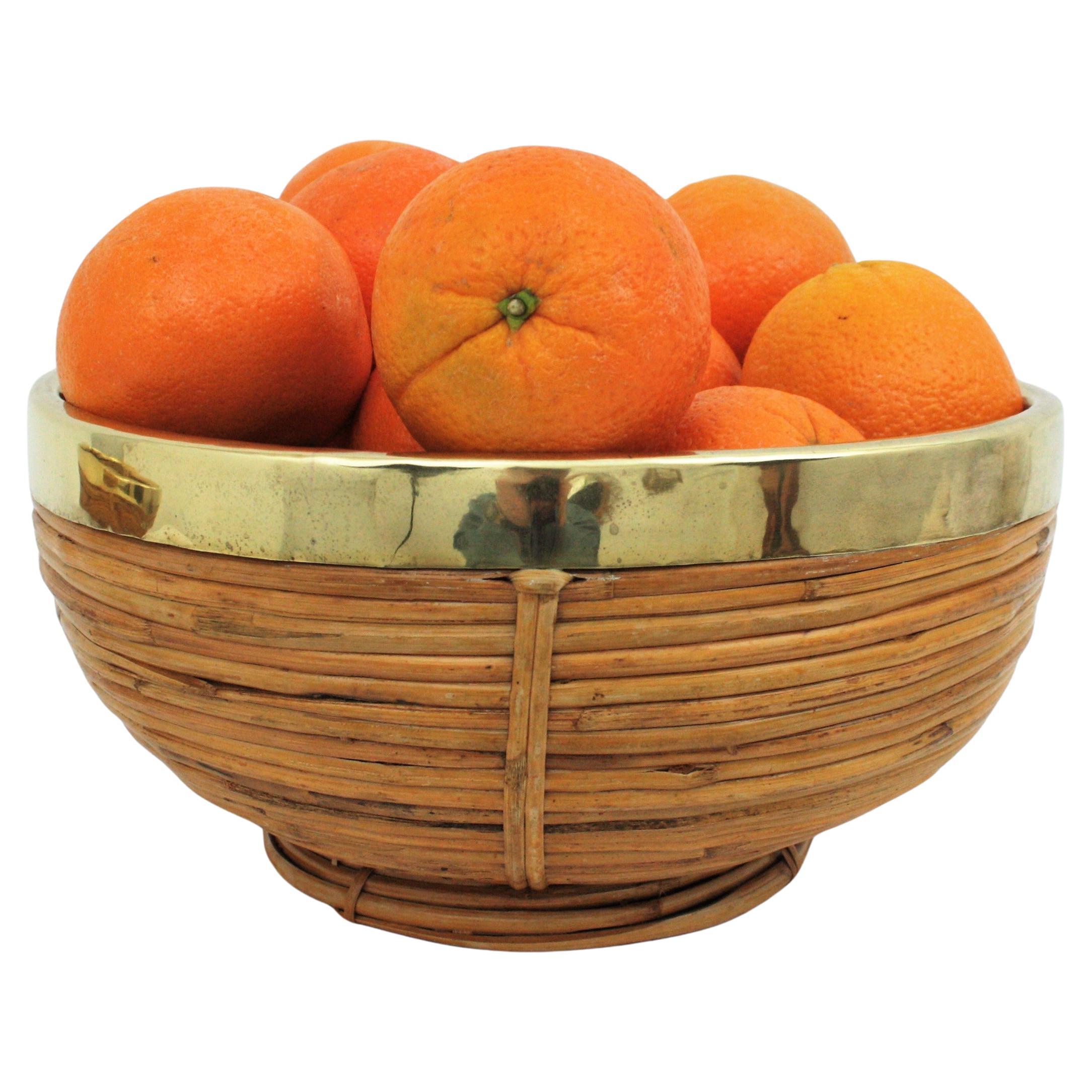 Große italienische Korbschale als Tafelaufsatz aus Rattan und Messing, 1970