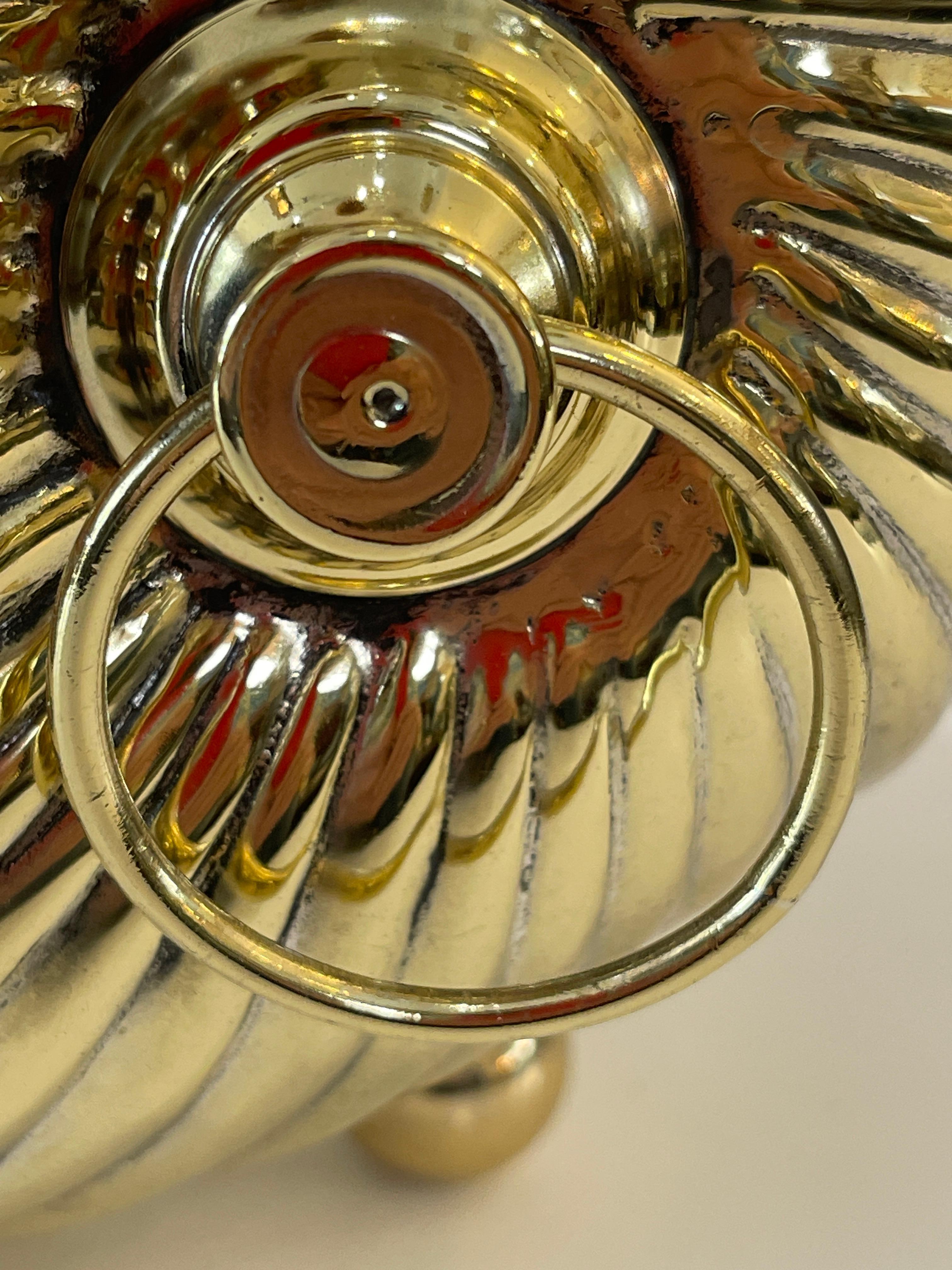XX secolo Italiano Grande  Raffreddatore per bottiglie o fioriera in ottone con conchiglia Nautilus in vendita