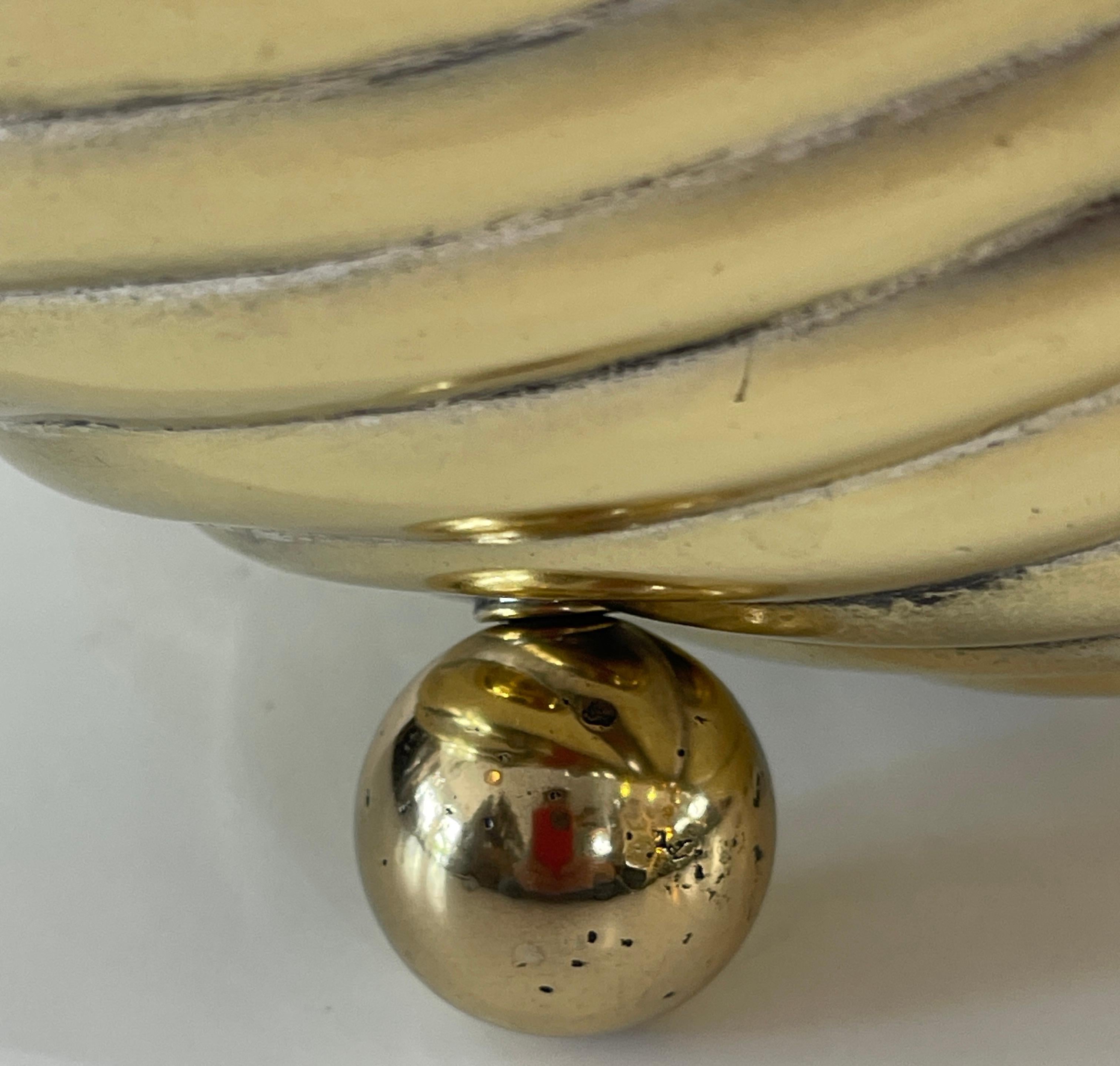 Italiano Grande  Raffreddatore per bottiglie o fioriera in ottone con conchiglia Nautilus in vendita 1