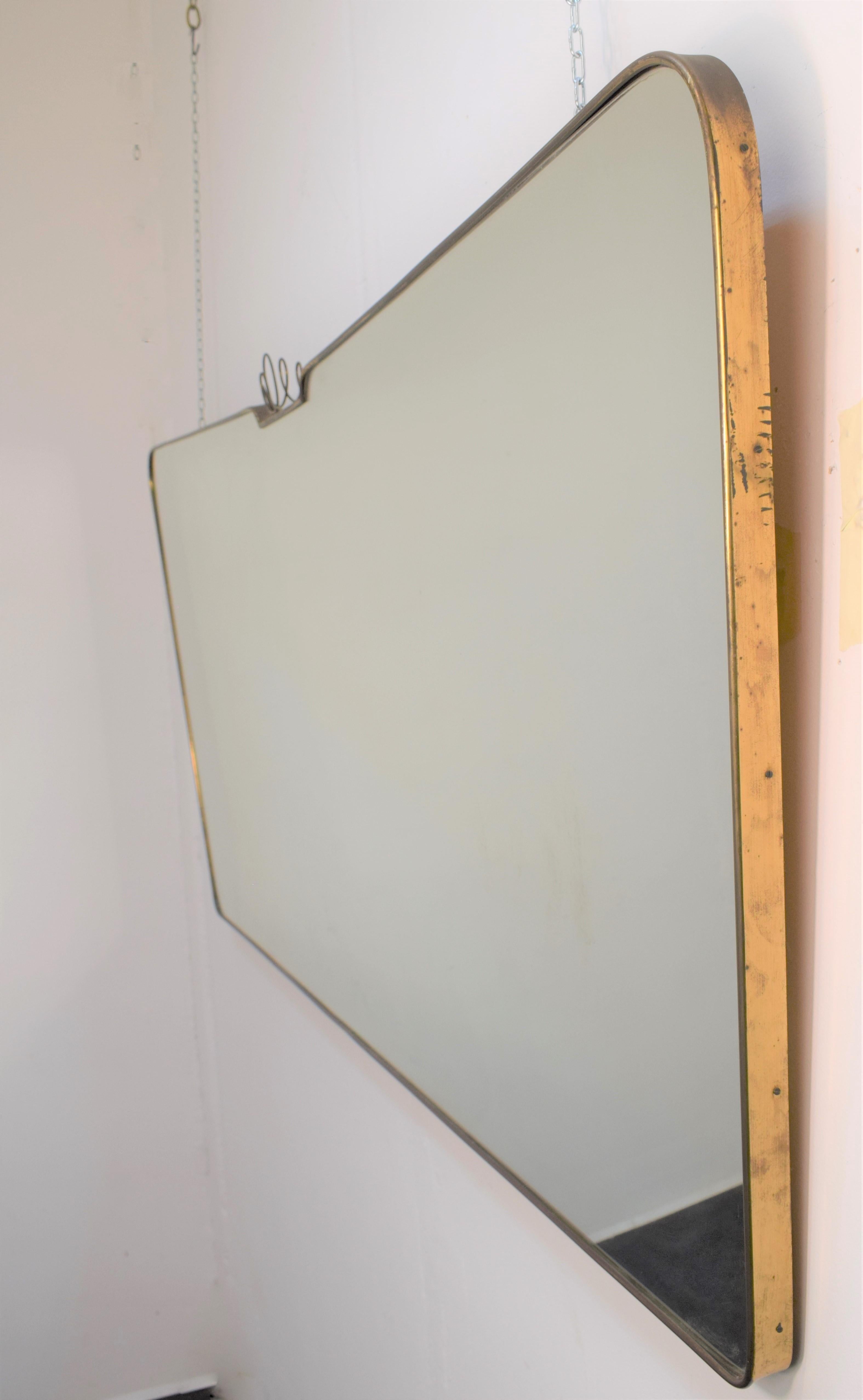 Italian large brass wall mirror, 1950s.

Dimensions: H= 79 cm; W= 184 cm; D= 3 cm.