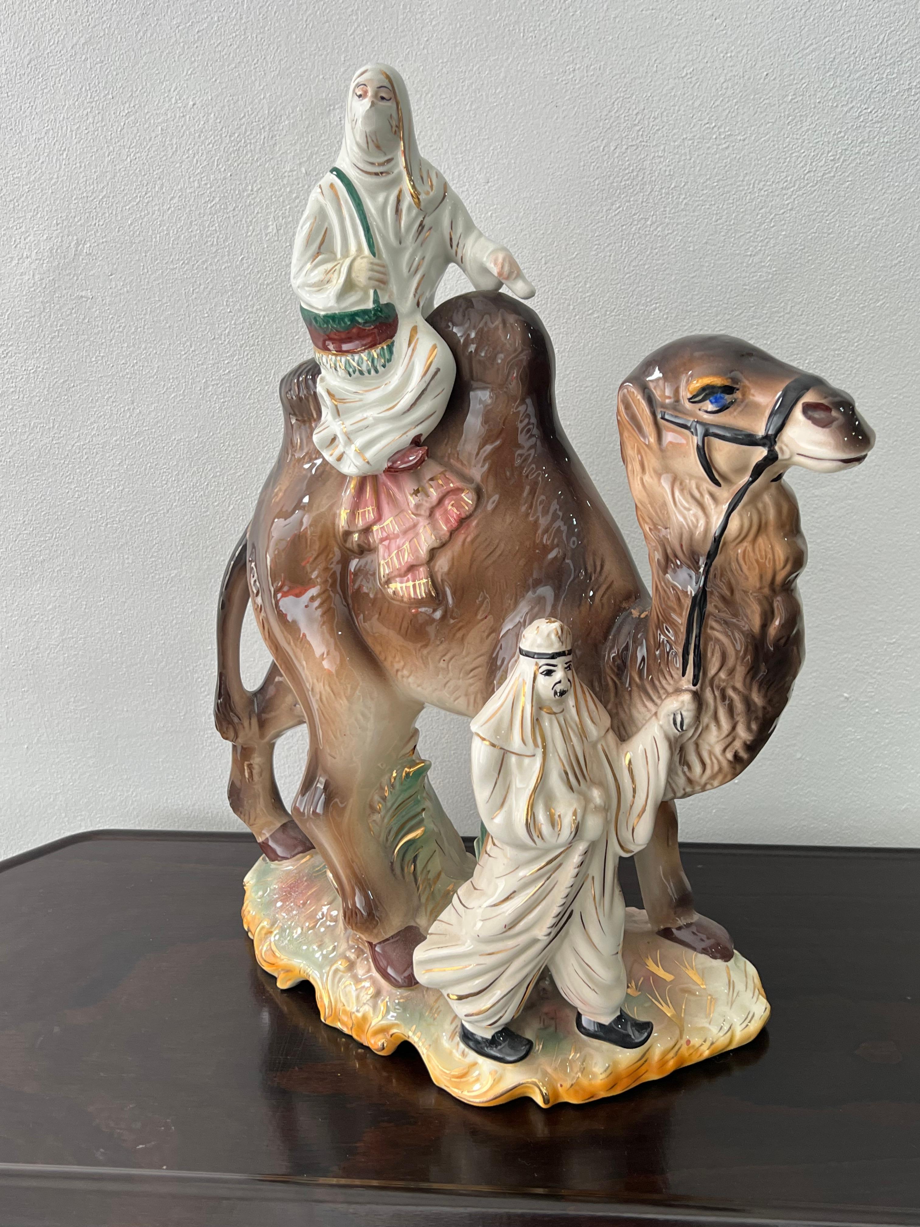 Art déco Grande porcelaine italienne de Capodimonte peinte à la main de couleur camel, années 1950 en vente