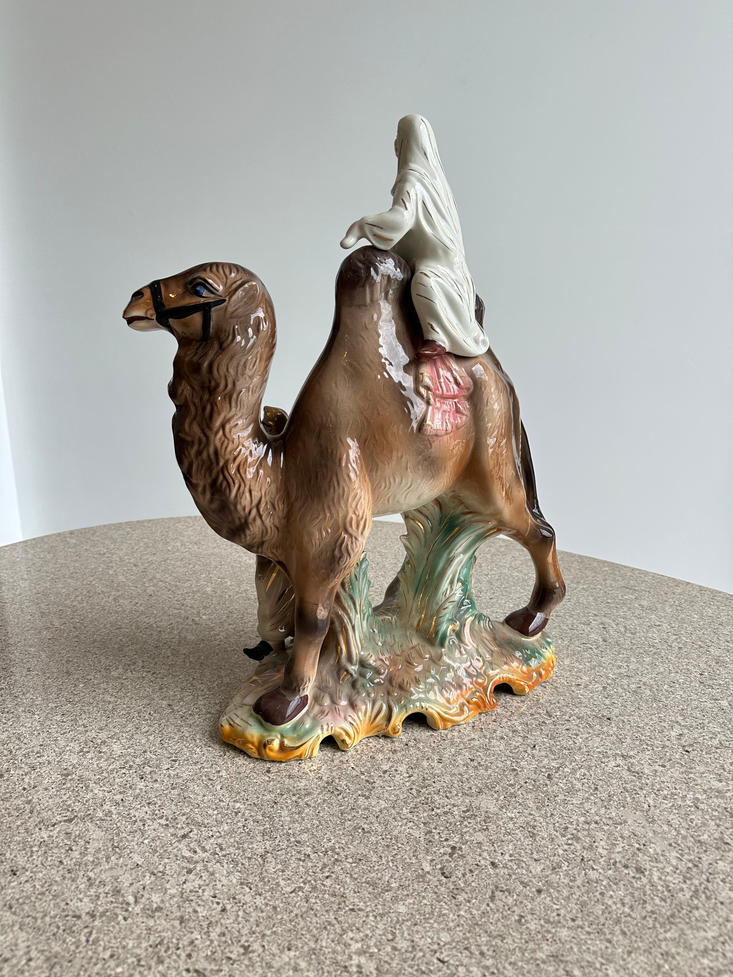 Gran Porcelana Camel Italiana Capodimonte Pintada a Mano, Años 50 Pintado a mano en venta