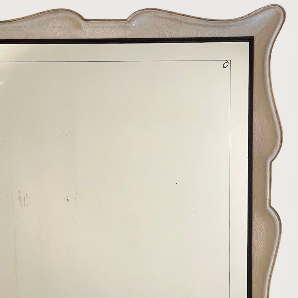 Art Déco Specchio italiano di grandi dimensioni con texture crema e doratura, circa 1940 in vendita