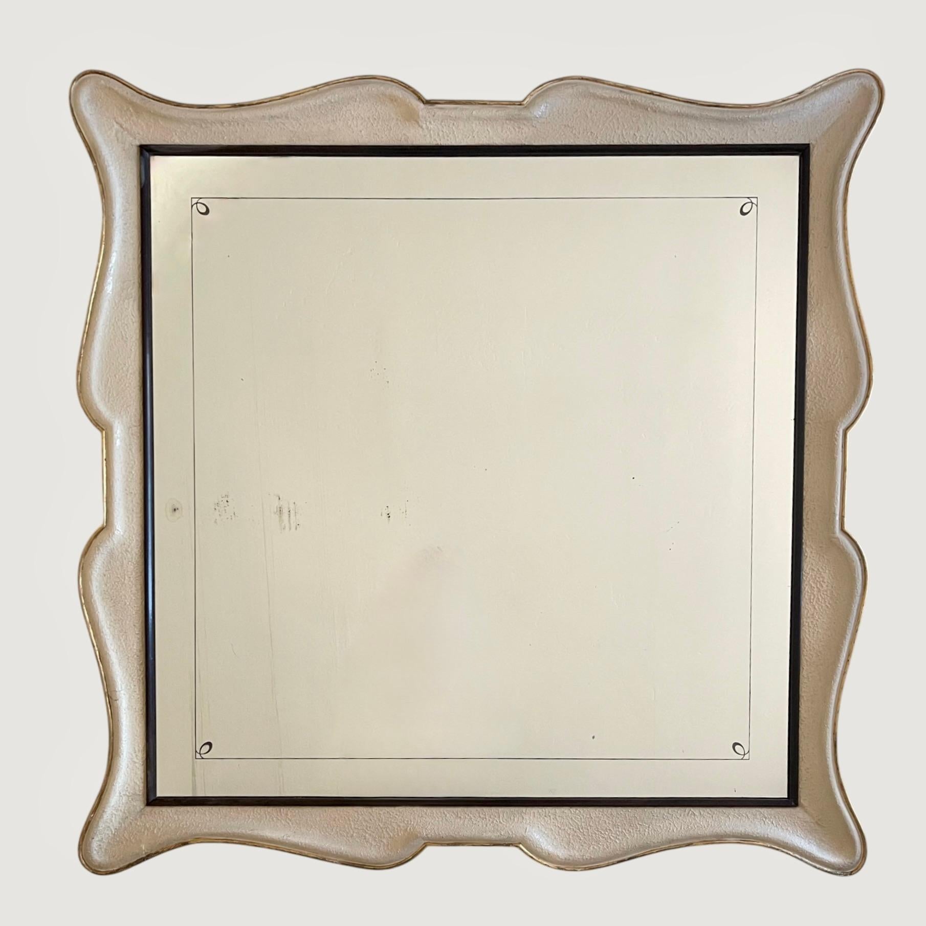 Metà XX secolo Specchio italiano di grandi dimensioni con texture crema e doratura, circa 1940 in vendita