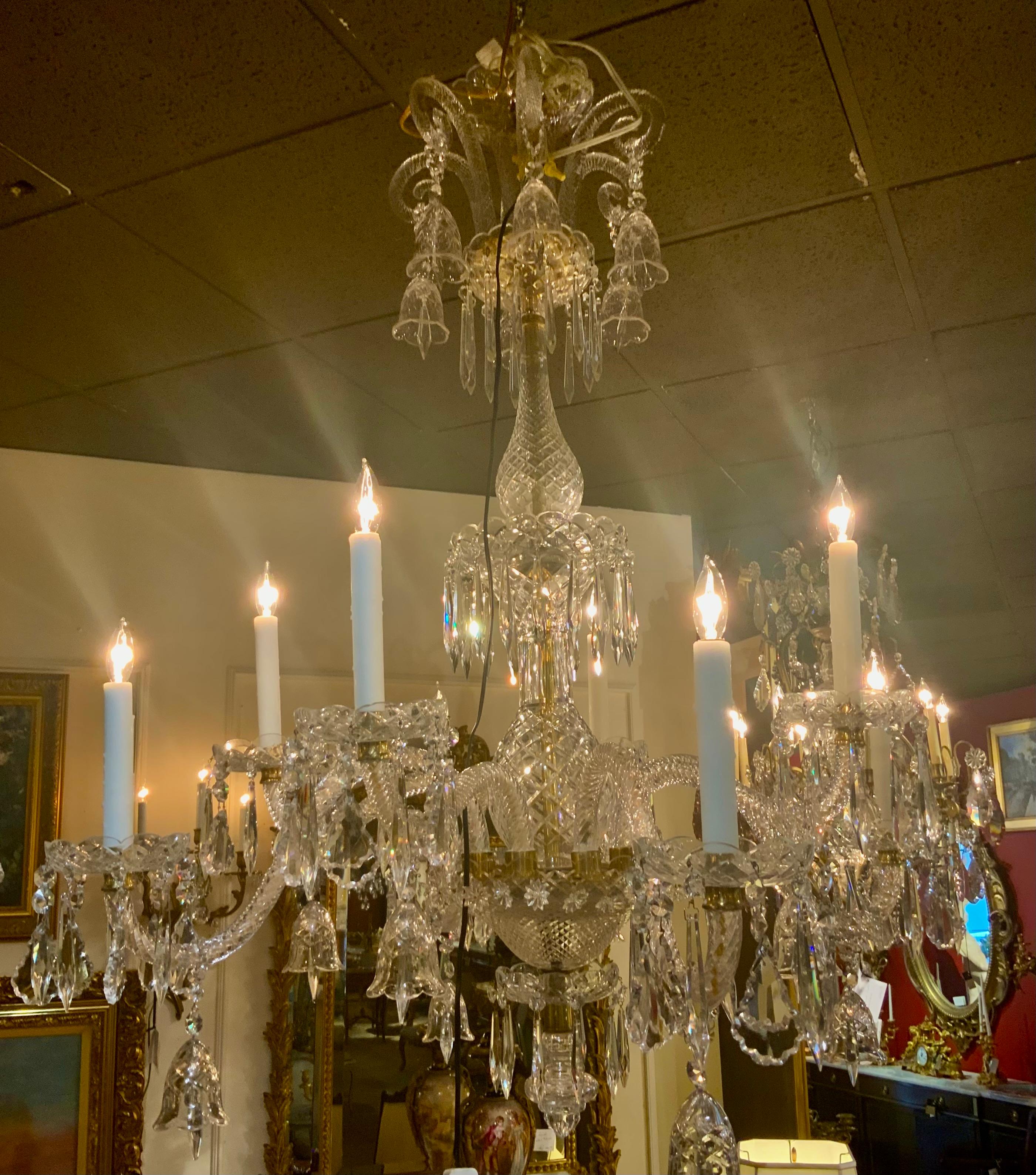 Cristal Grand lustre italien en cristal à huit lumières en vente