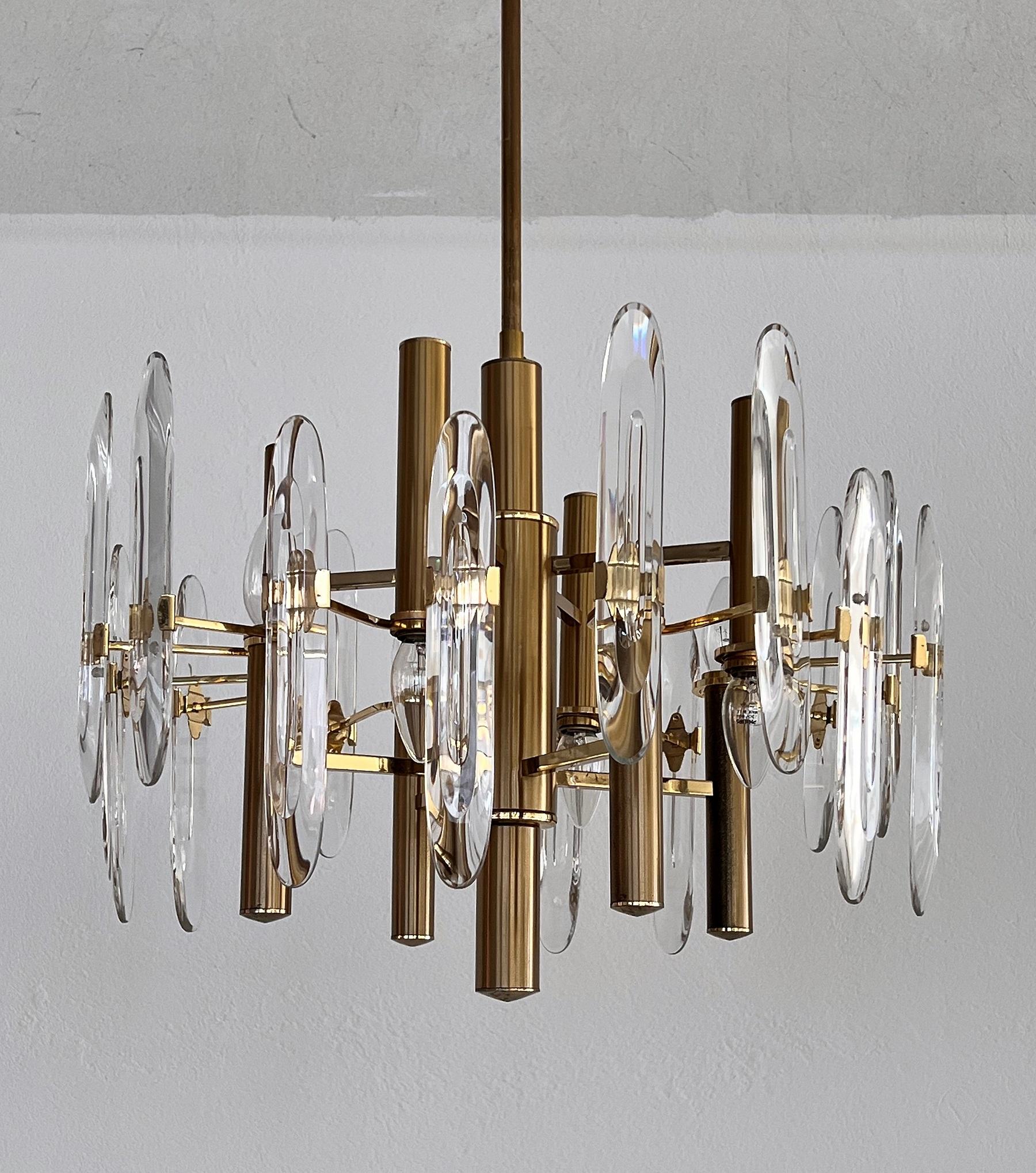 Italian Large Mid-Century Brass and Crystal Chandelier by Gaetano Sciolari, 70s For Sale 10