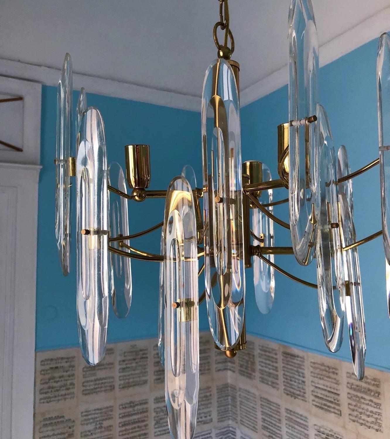 20th Century Italian Large Mid-Century Brass and Crystal Chandelier by Gaetano Sciolari, 70s For Sale