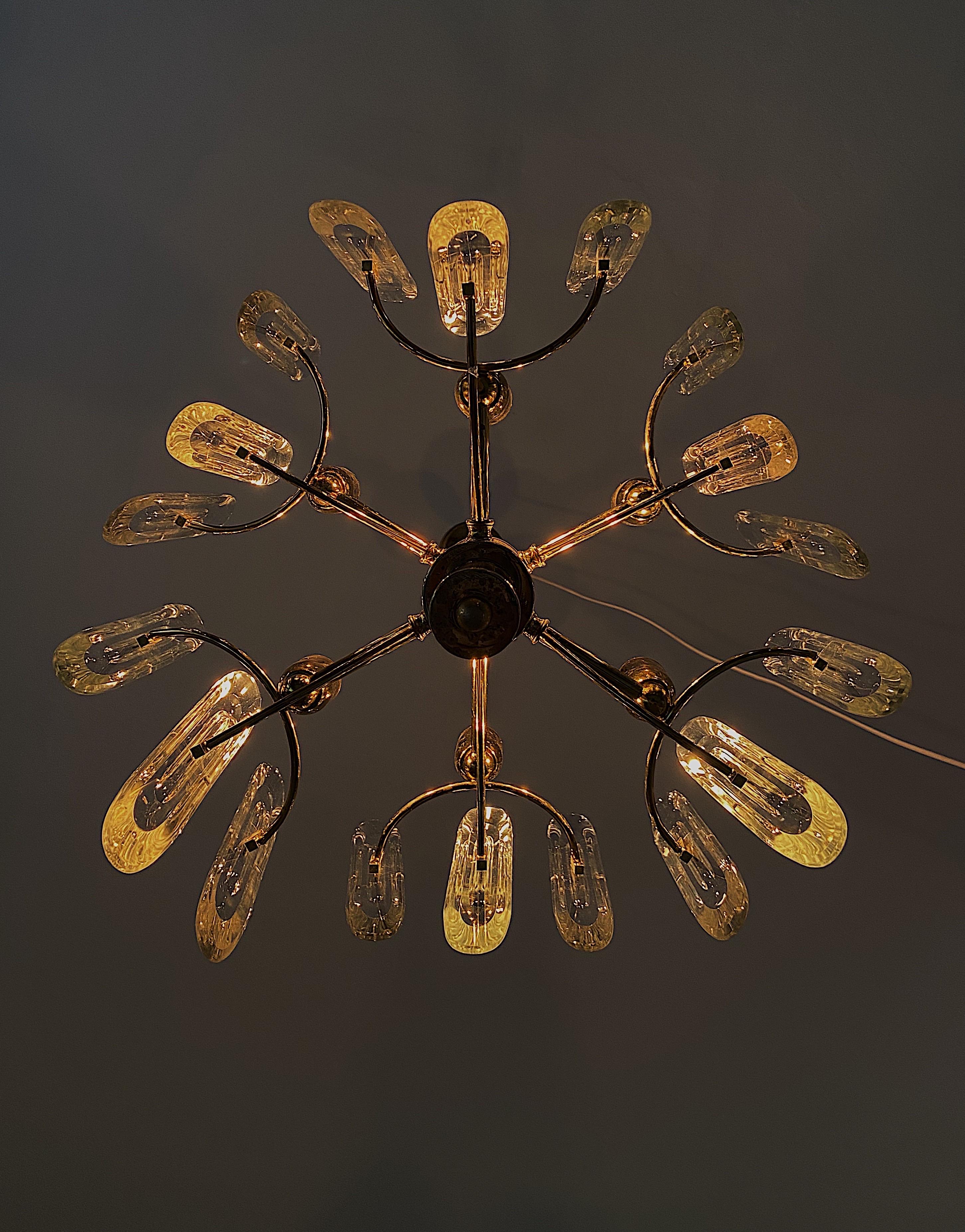 Metal Italian Large Mid-Century Brass and Crystal Chandelier by Gaetano Sciolari, 70s For Sale