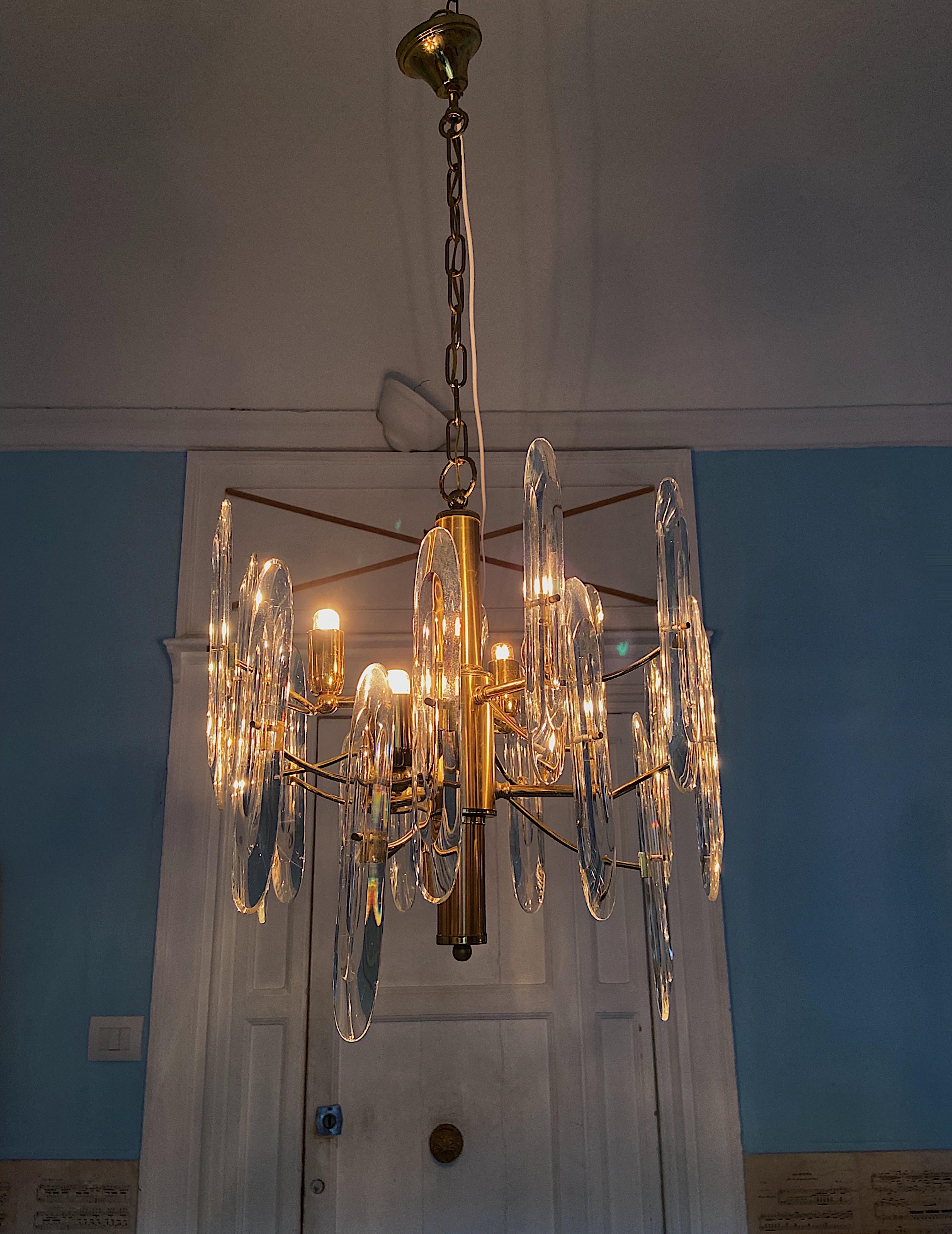 Italian Large Mid-Century Brass and Crystal Chandelier by Gaetano Sciolari, 70s For Sale 1