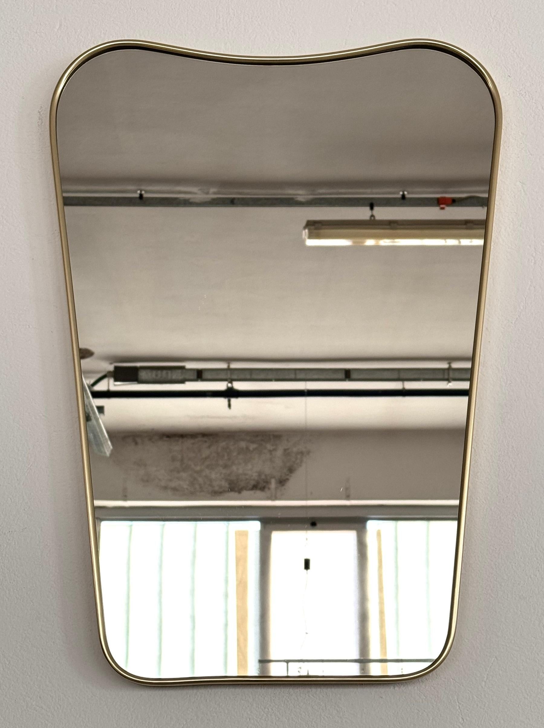 Grand miroir mural italien du milieu du siècle dans le style Giò Ponti, 1970 en vente 4