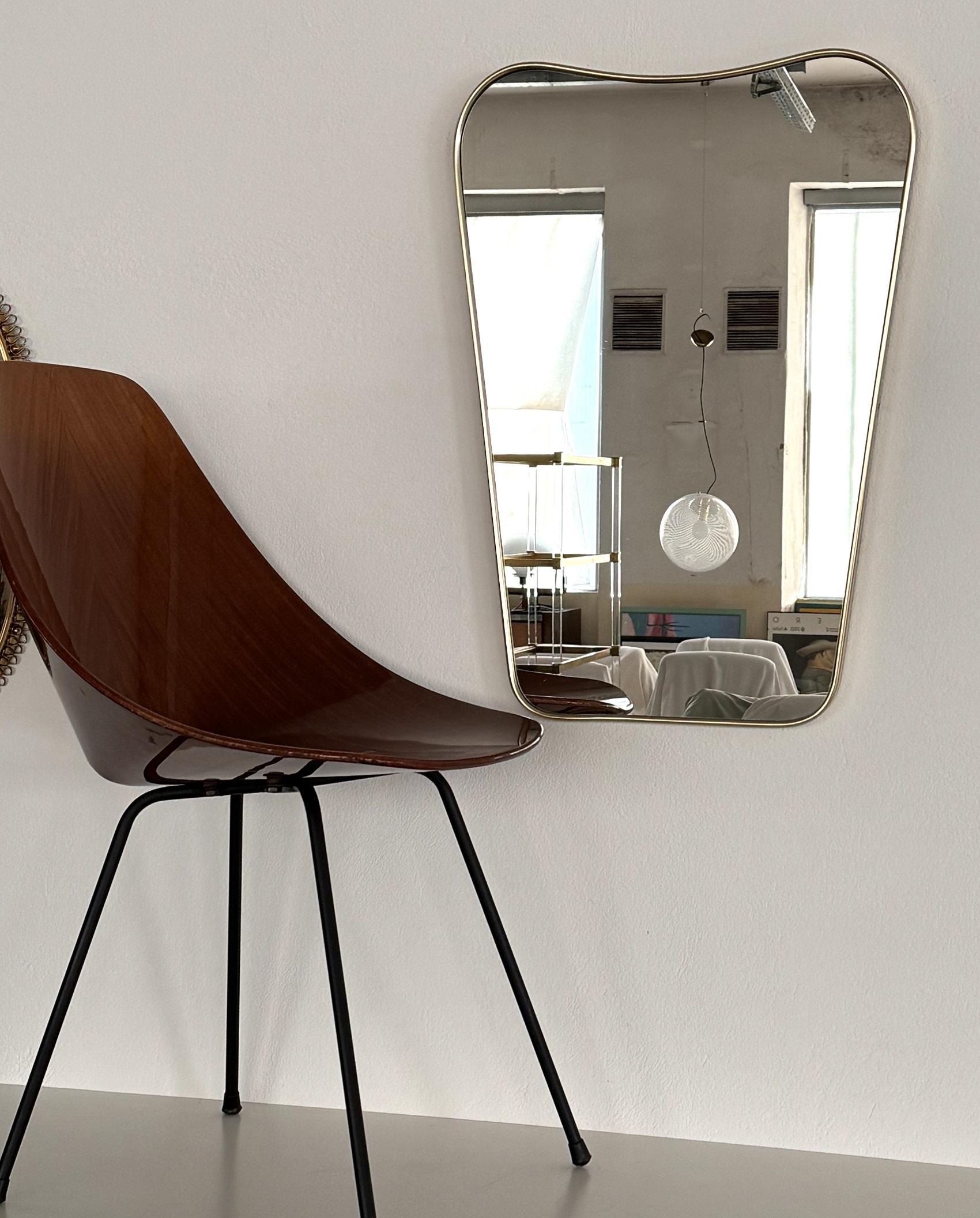 Grand miroir mural italien du milieu du siècle dans le style Giò Ponti, 1970 en vente 6
