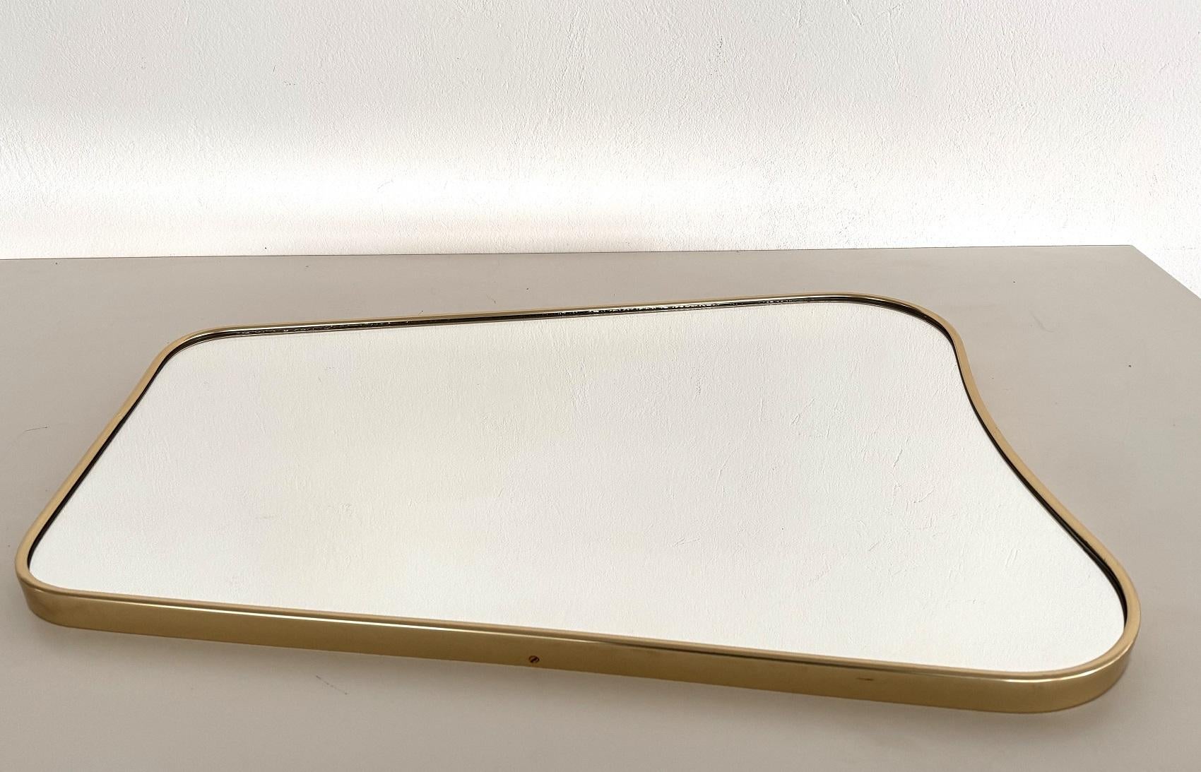 Grand miroir mural italien du milieu du siècle dans le style Giò Ponti, 1970 en vente 7