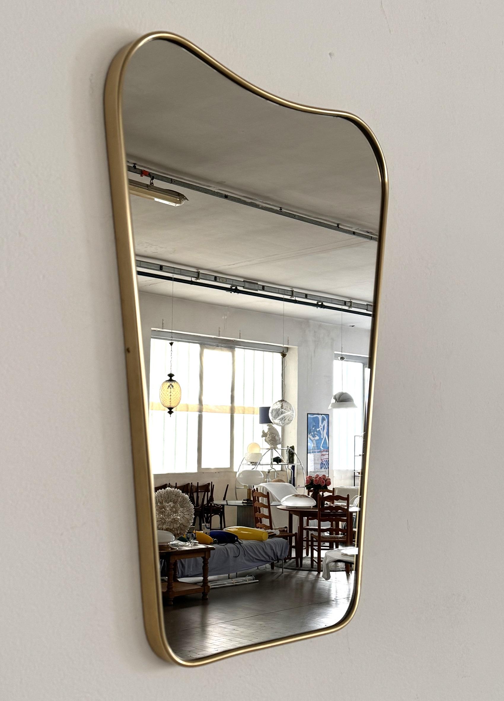 Miroir Grand miroir mural italien du milieu du siècle dans le style Giò Ponti, 1970 en vente