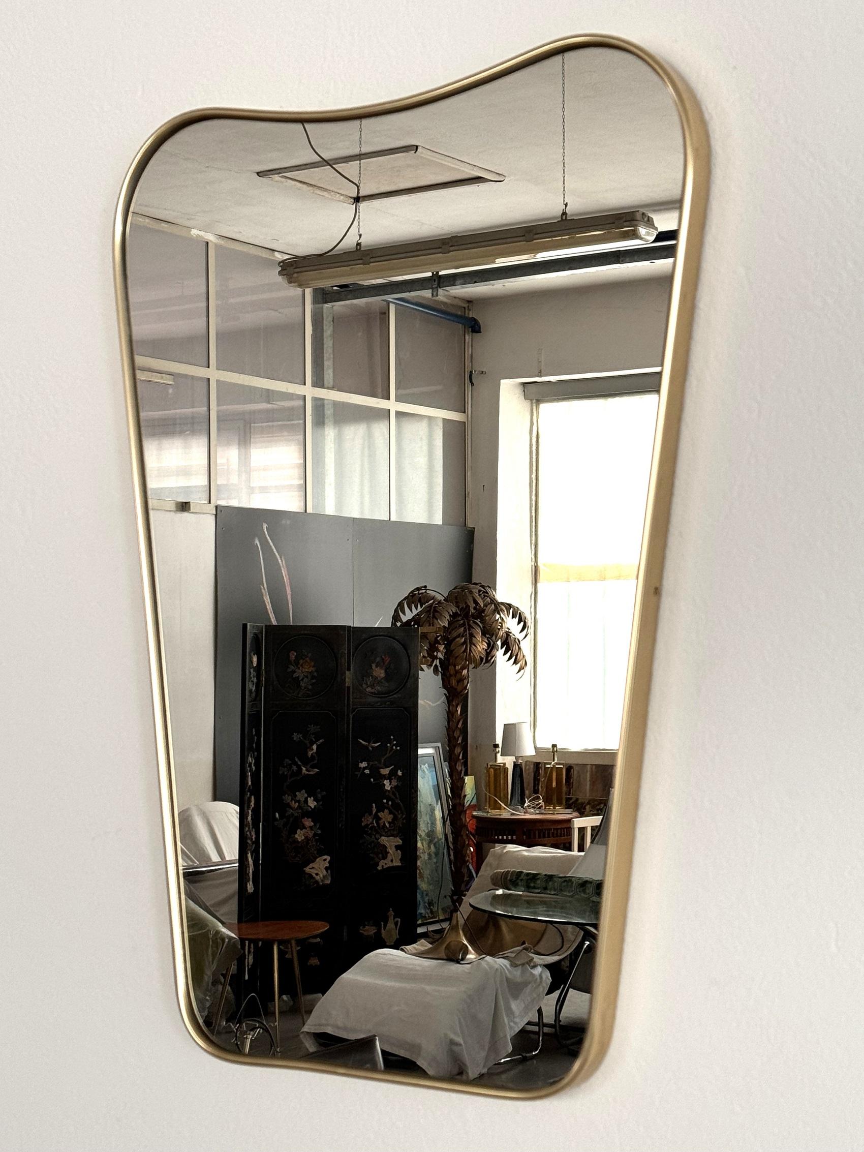Grand miroir mural italien du milieu du siècle dans le style Giò Ponti, 1970 en vente 1