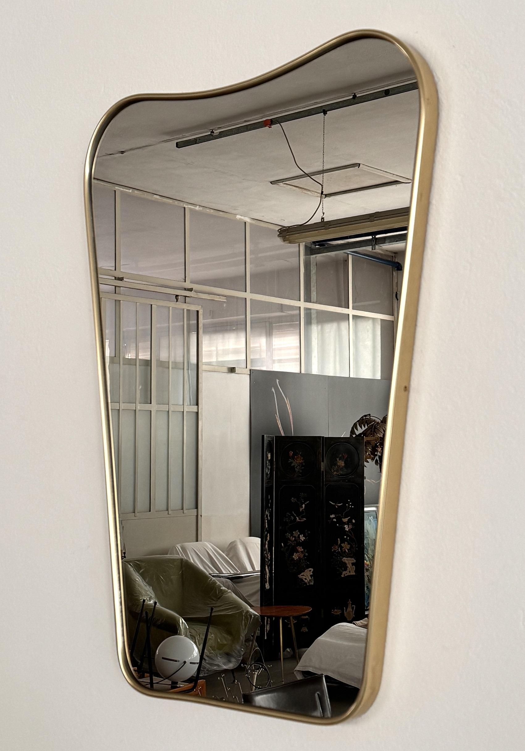 Grand miroir mural italien du milieu du siècle dans le style Giò Ponti, 1970 en vente 2