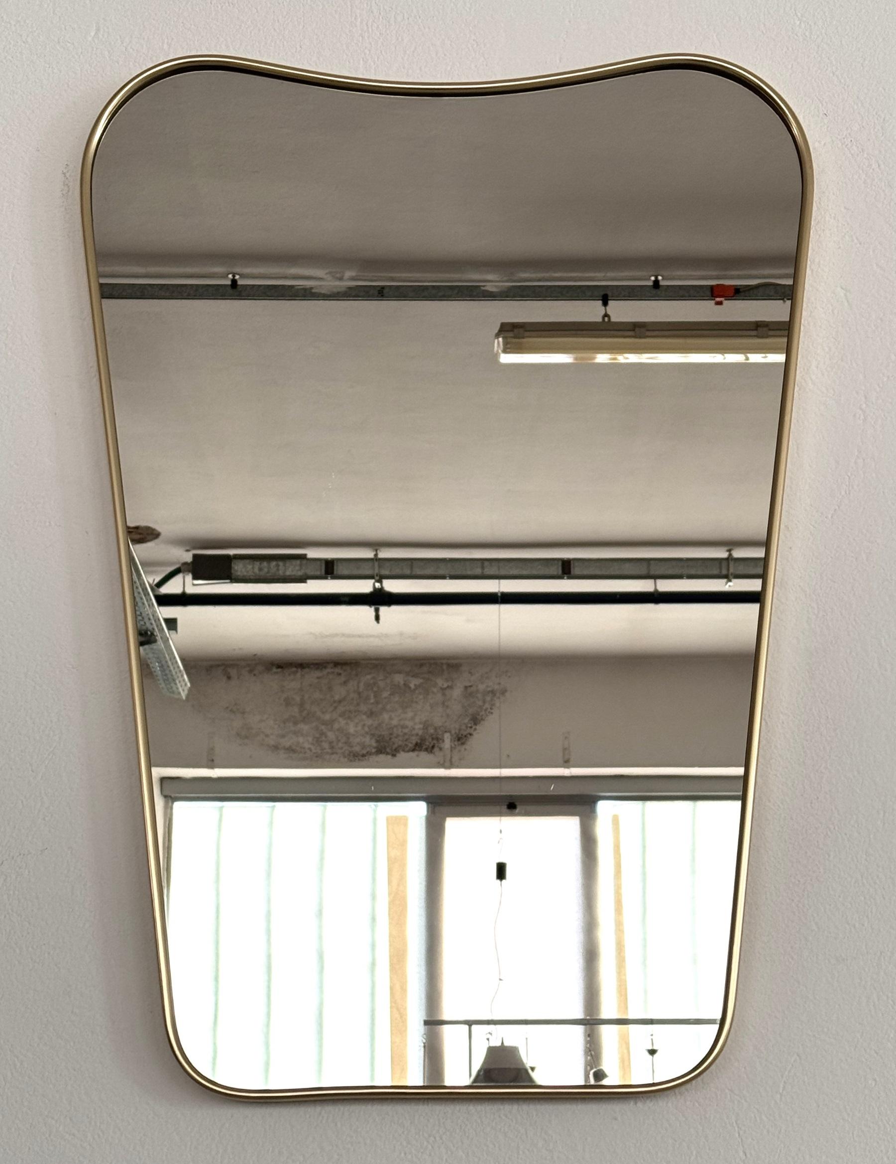 Grand miroir mural italien du milieu du siècle dans le style Giò Ponti, 1970 en vente 3