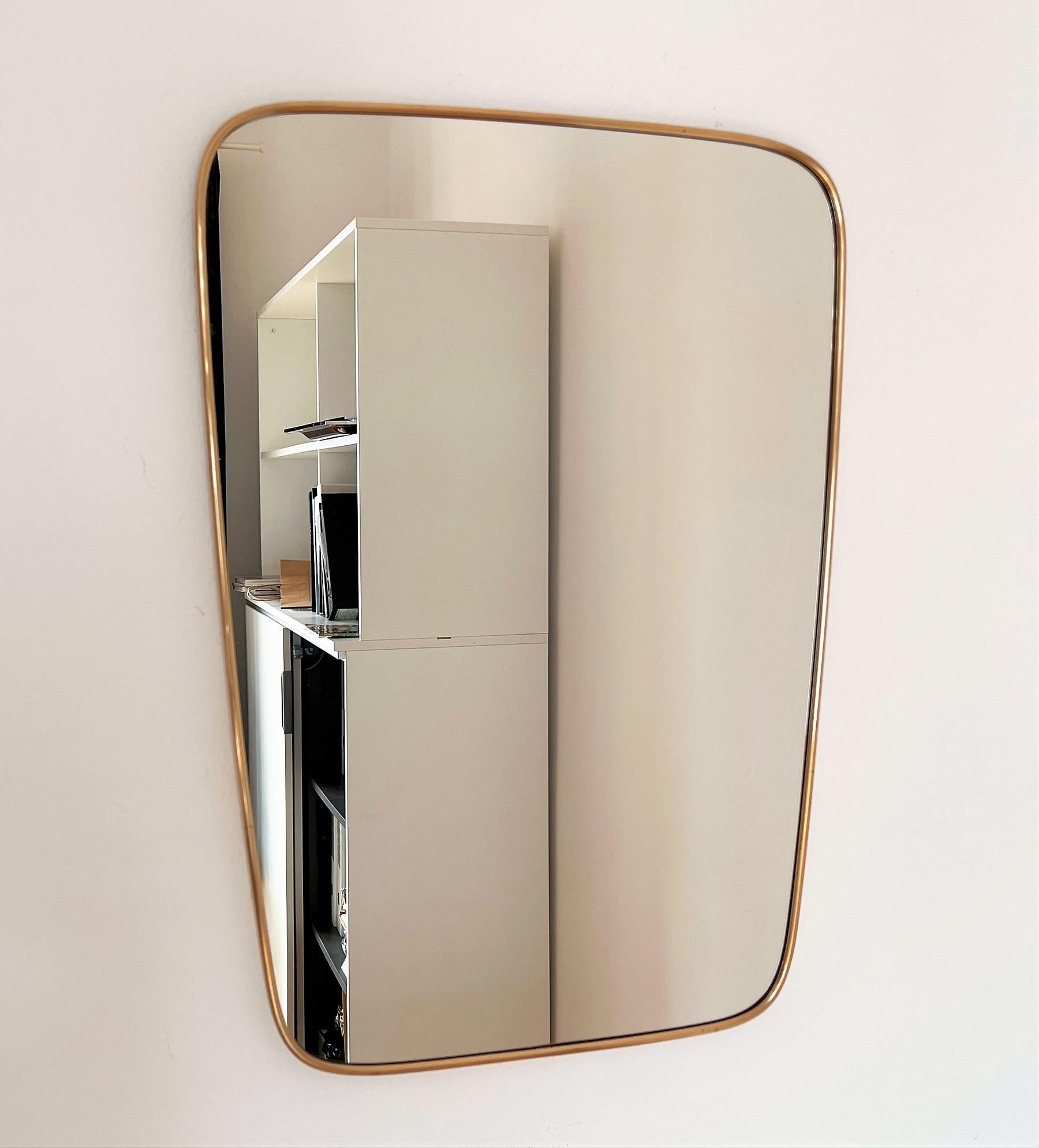 Italian Large Mid-Century Modern Vintage Wall Mirror with Brass Frame, 1970s 6