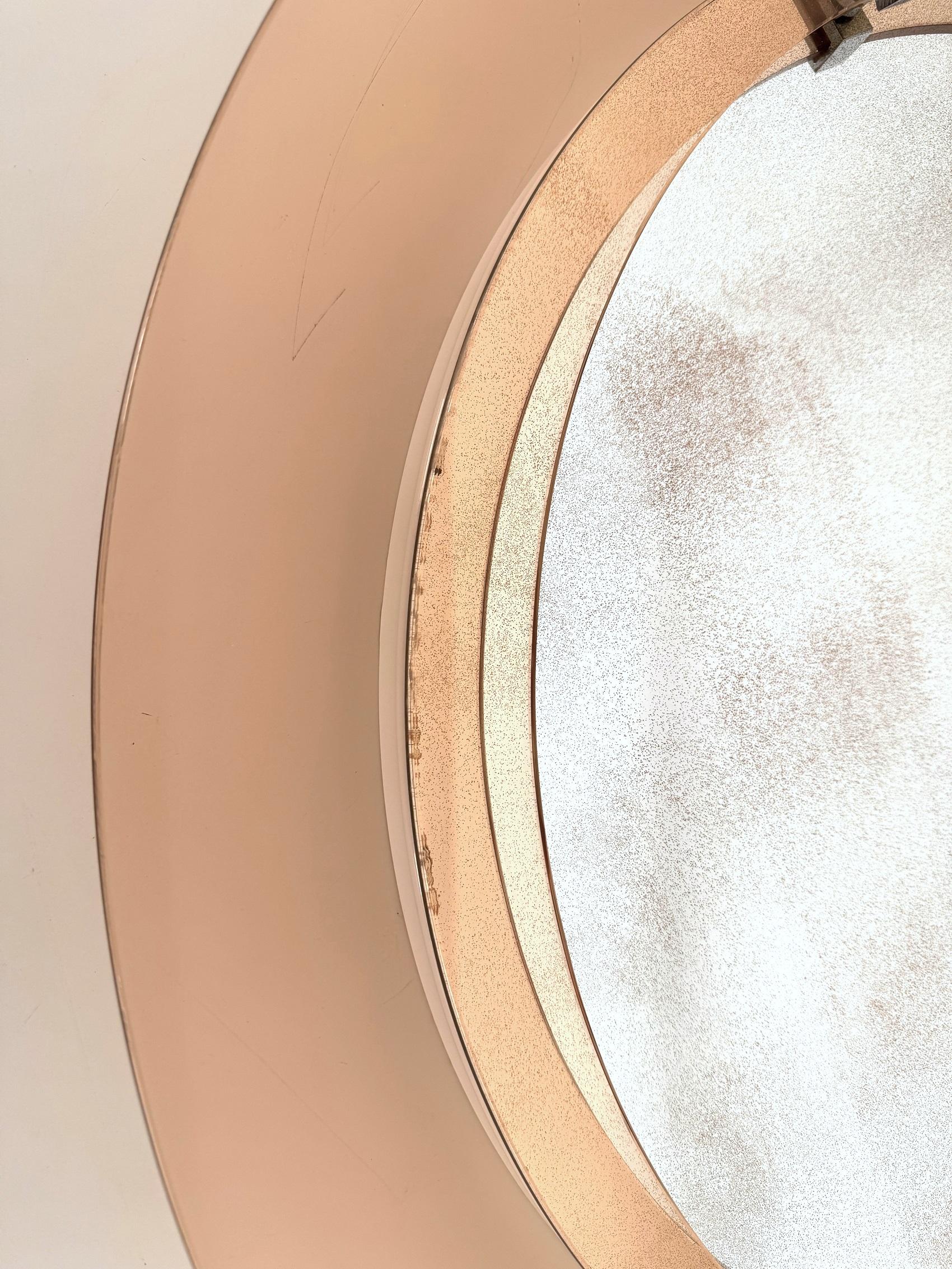 Grande specchio da parete in vetro rotondo italiano del Medioevo in rosa, anni '70 in vendita 3