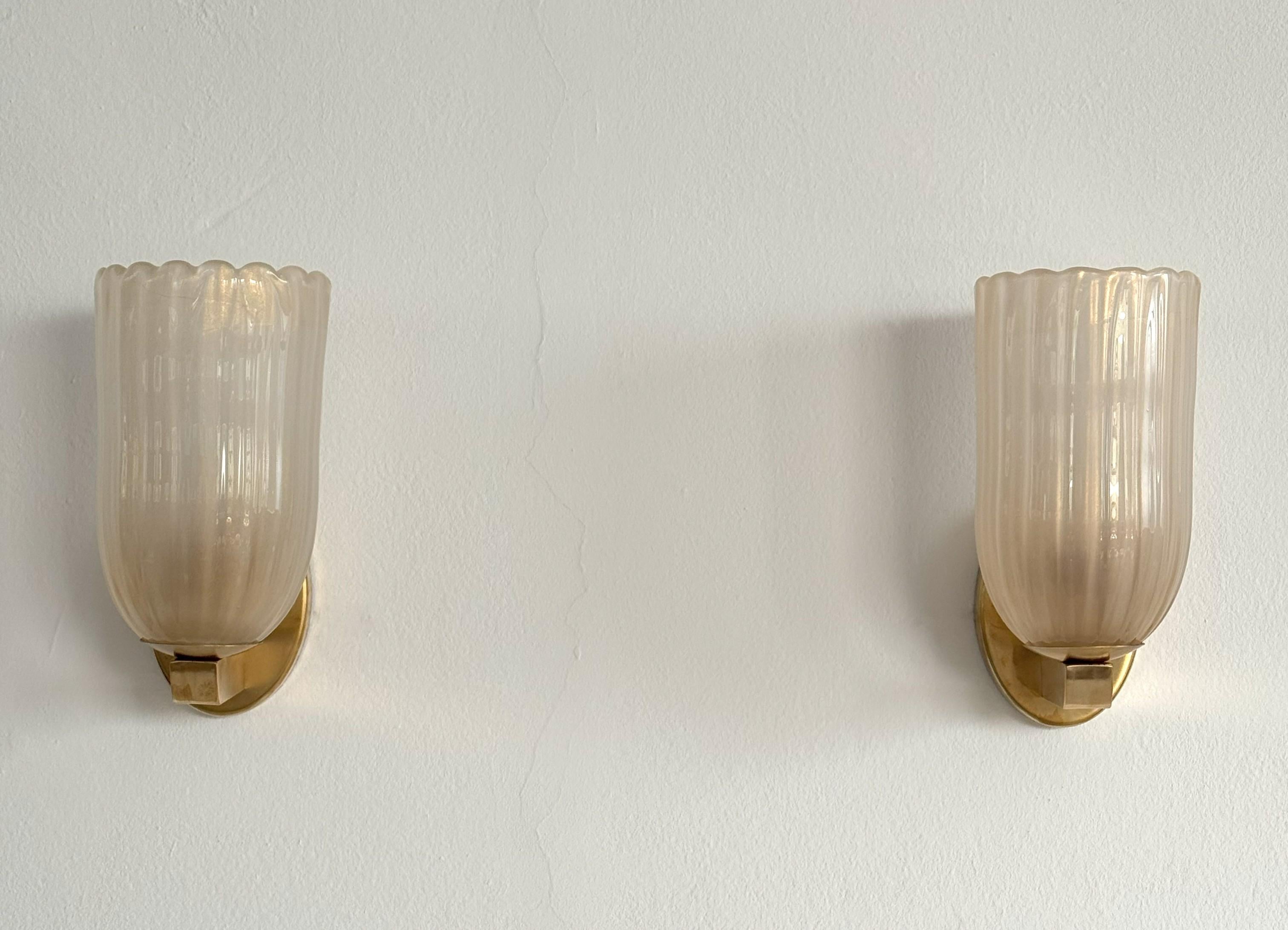 Apliques italianos grandes de cristal de Murano y latón en estilo Art Déco, años 90 en venta 2