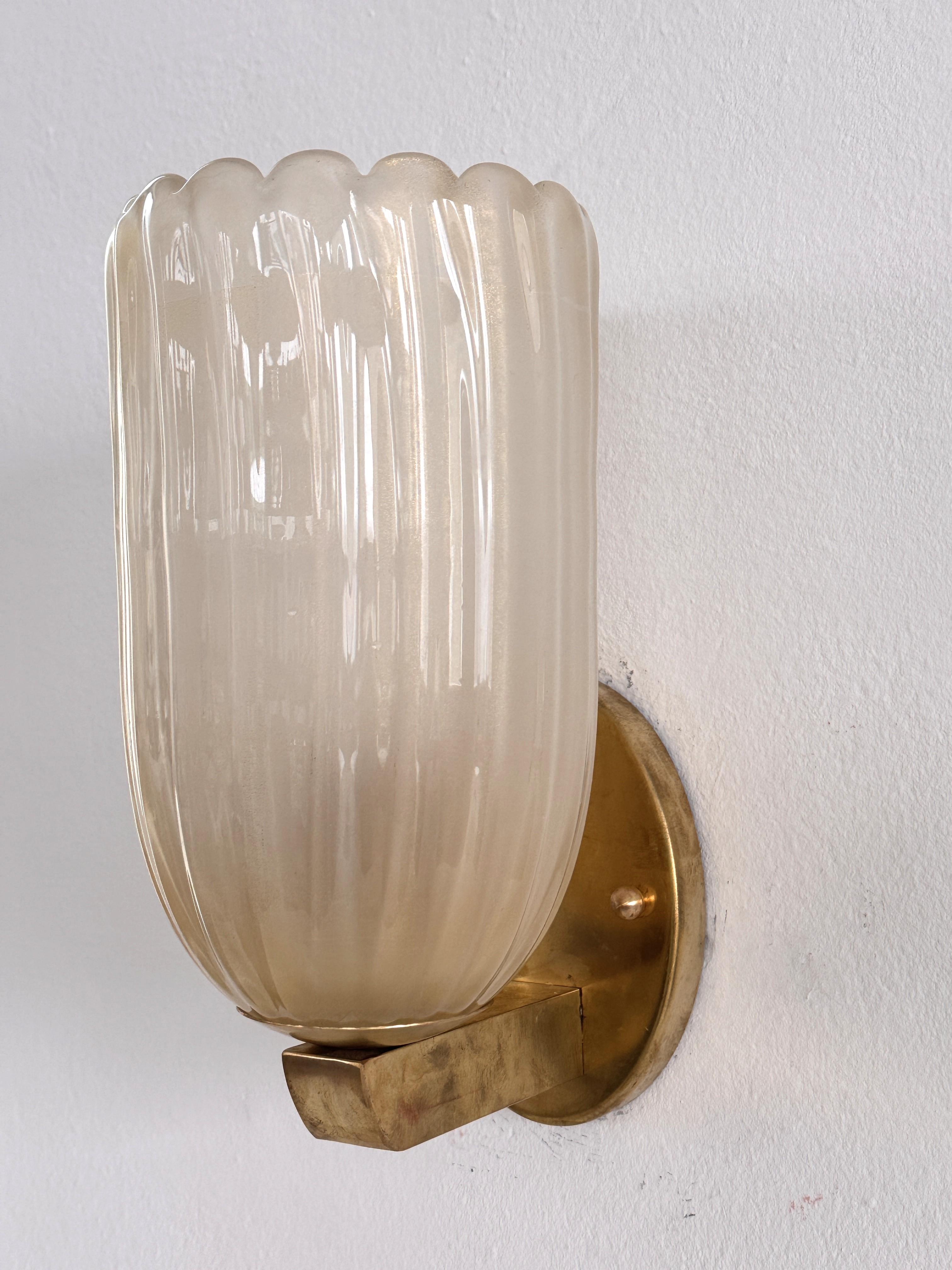 Grandi lampade da parete italiane in vetro di Murano e ottone in stile Art Déco, anni '90 in vendita 3