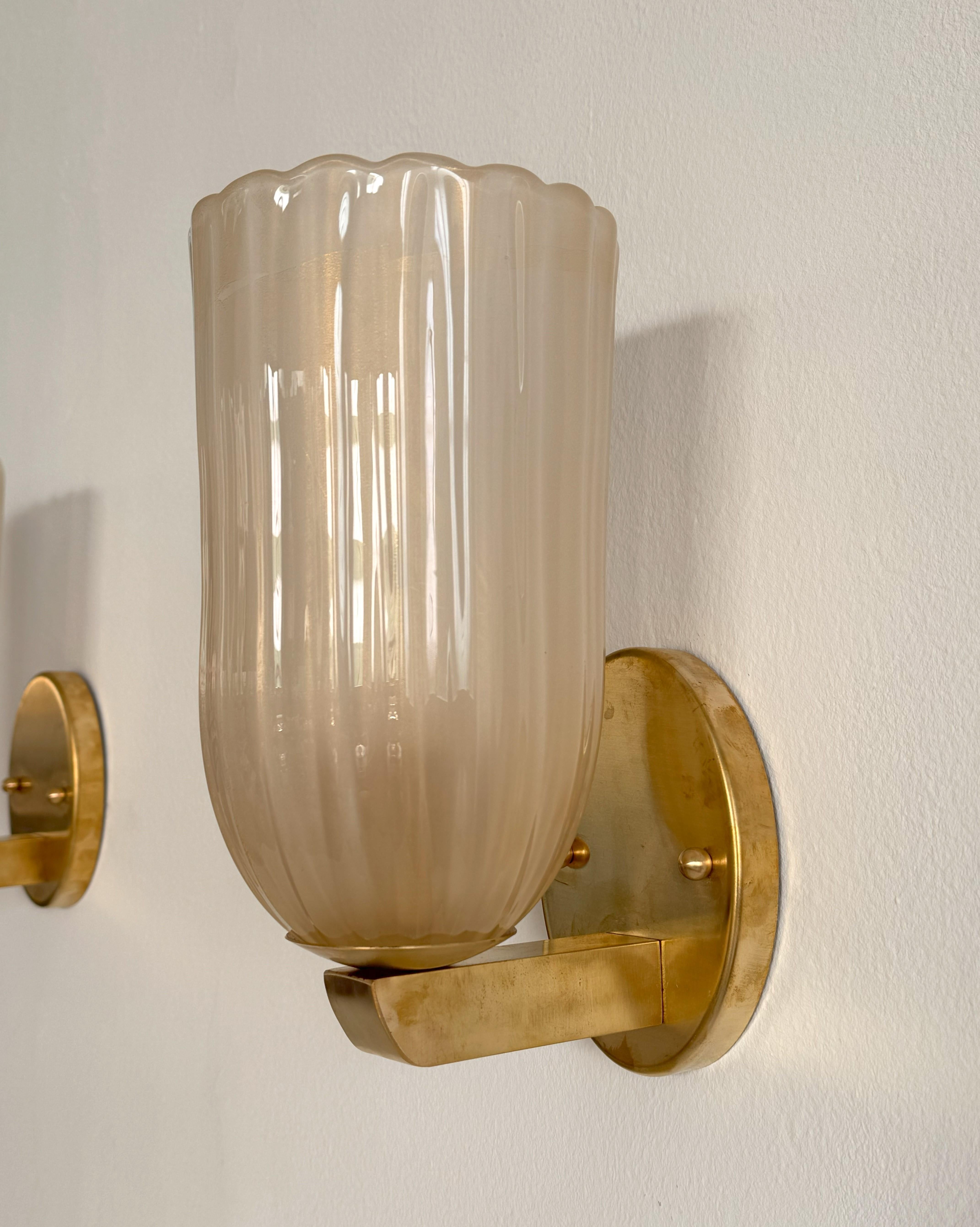 Apliques italianos grandes de cristal de Murano y latón en estilo Art Déco, años 90 en venta 3