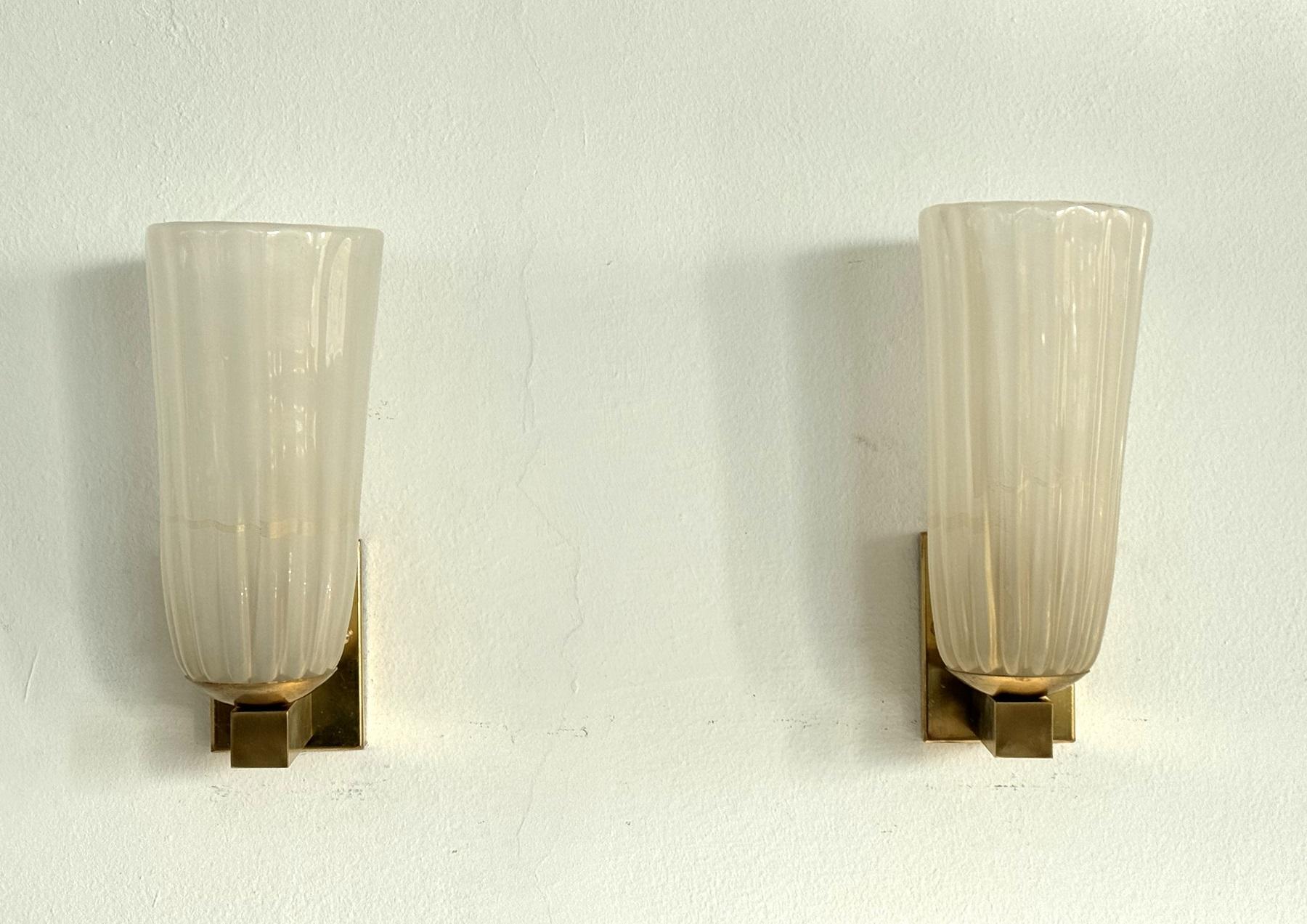 Große italienische Wandleuchten aus Murano-Glas und Messing im Art-Déco-Stil, 1990er Jahre (Italienisch) im Angebot