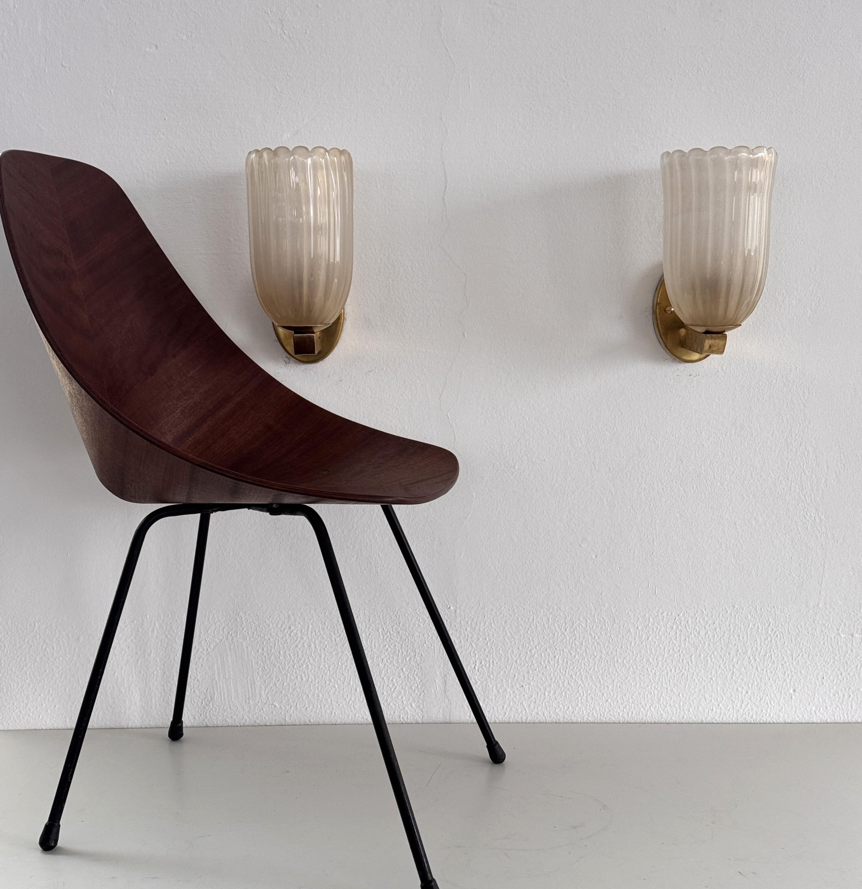 Fatto a mano Grandi lampade da parete italiane in vetro di Murano e ottone in stile Art Déco, anni '90 in vendita