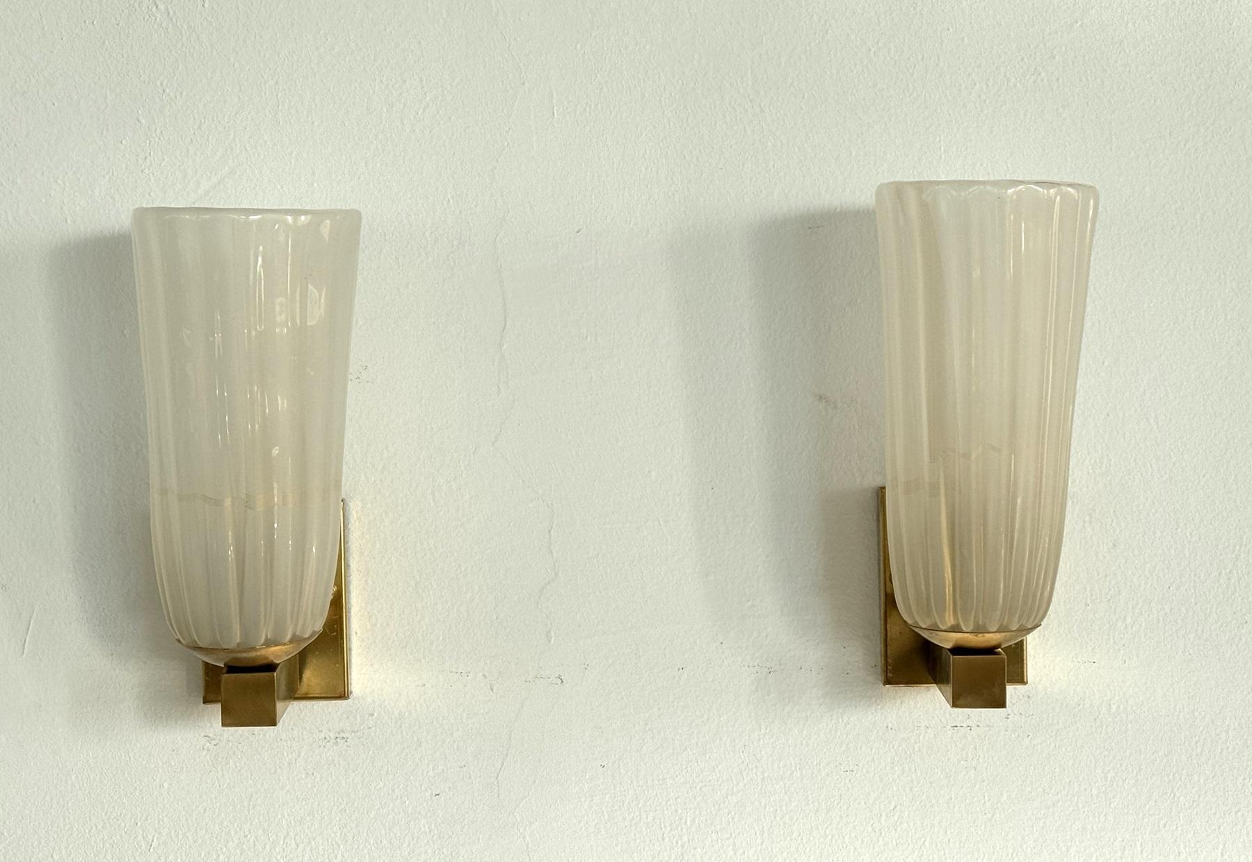 Apliques italianos grandes de cristal de Murano y latón en estilo Art Déco, años 90 Hecho a mano en venta
