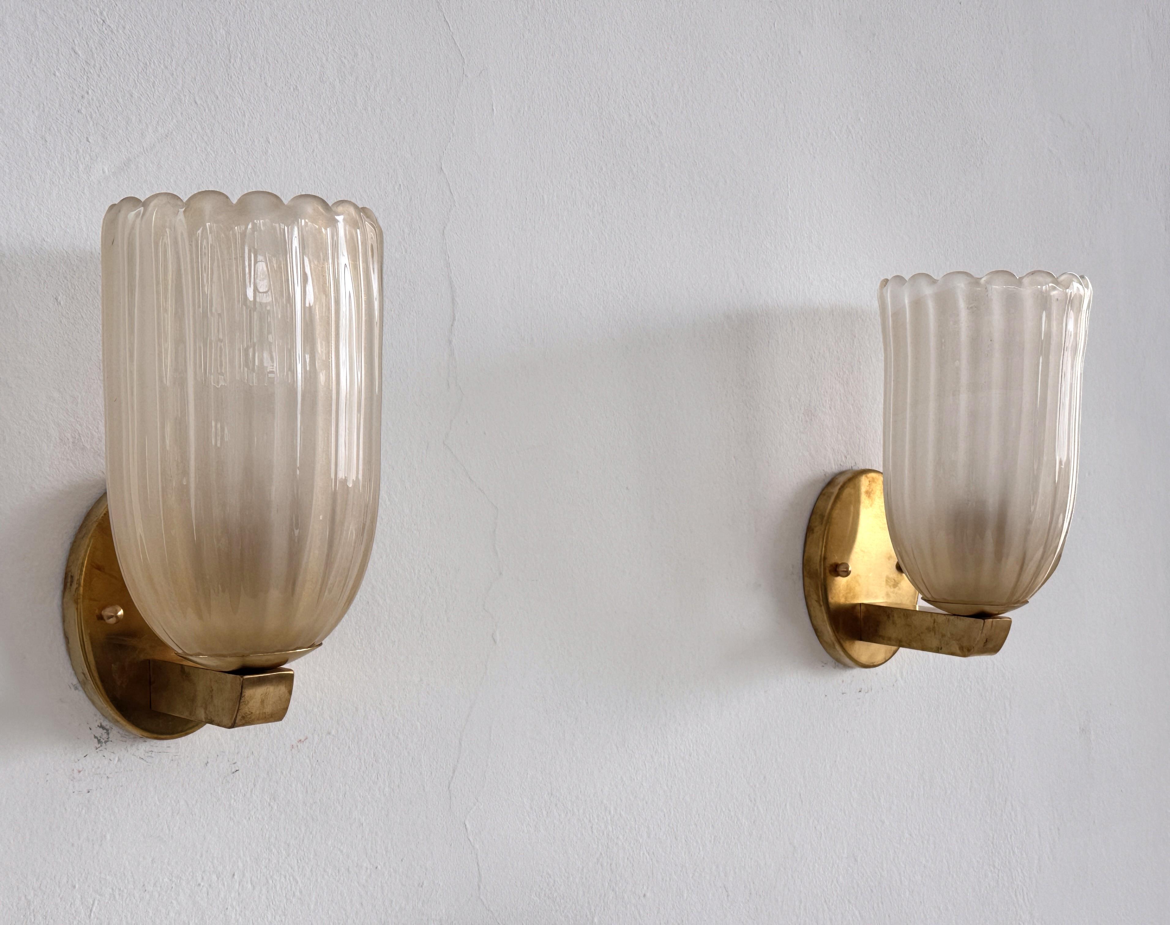 XX secolo Grandi lampade da parete italiane in vetro di Murano e ottone in stile Art Déco, anni '90 in vendita