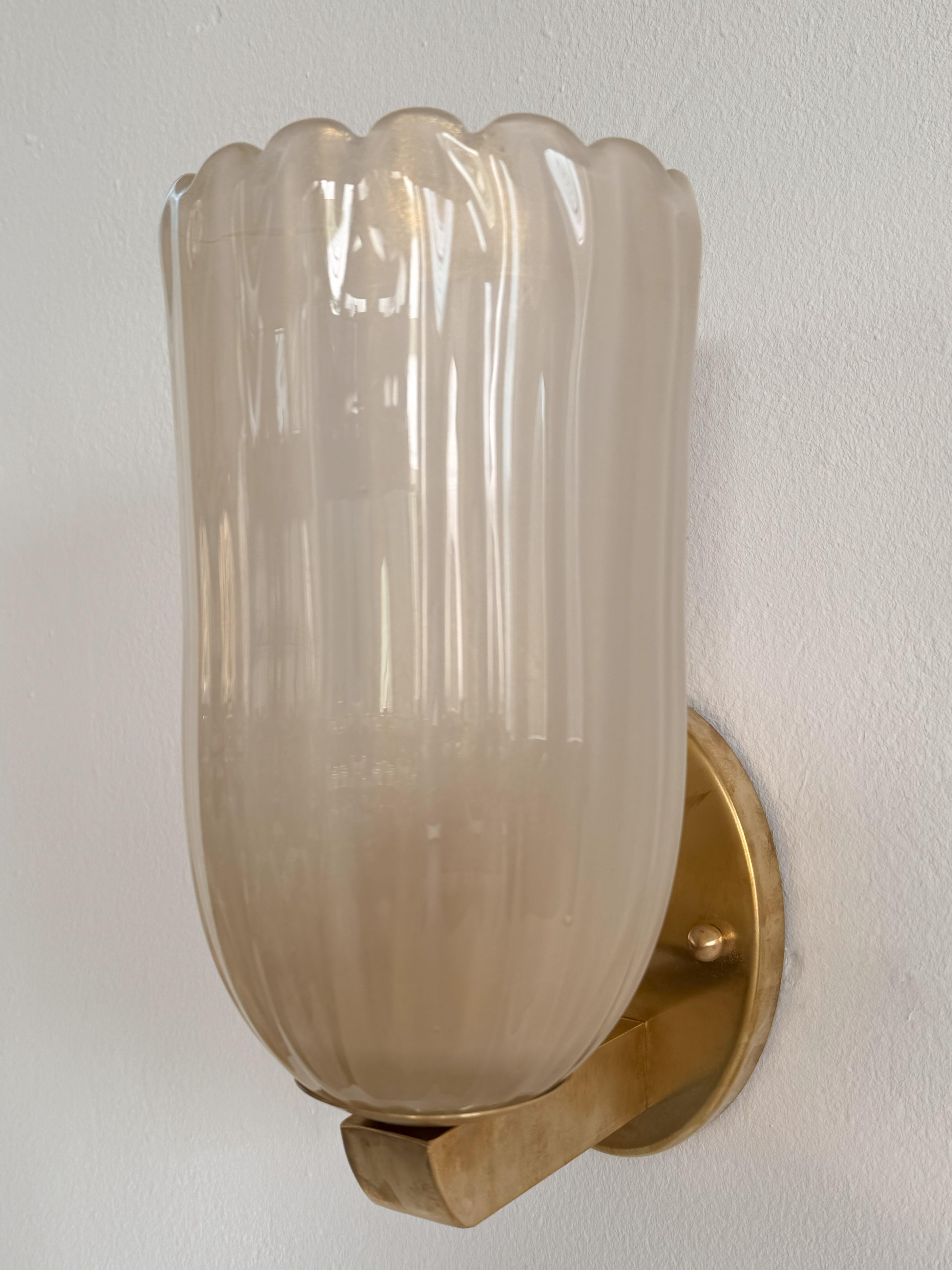 Apliques italianos grandes de cristal de Murano y latón en estilo Art Déco, años 90 siglo XX en venta
