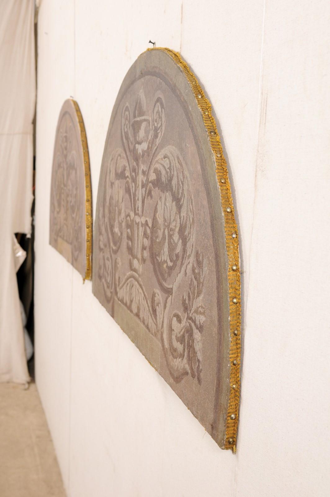 Italian Large Pair of Neoclassic Painted Canvas Arched Wall Decorations, 19th C. For Sale 2