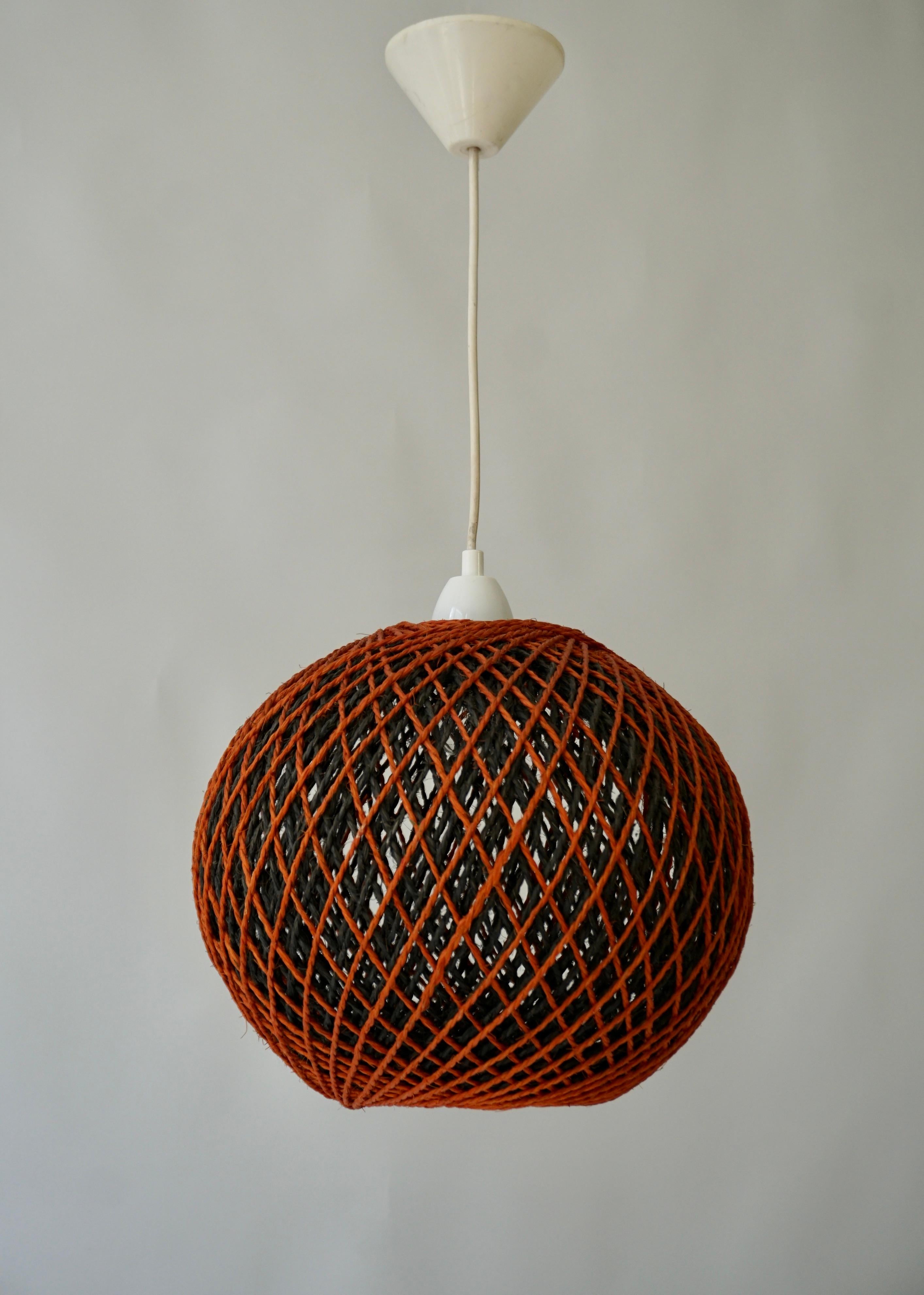 XX secolo Lampada a sospensione da soffitto italiana a forma di grande sfera di corda, anni '60 in vendita