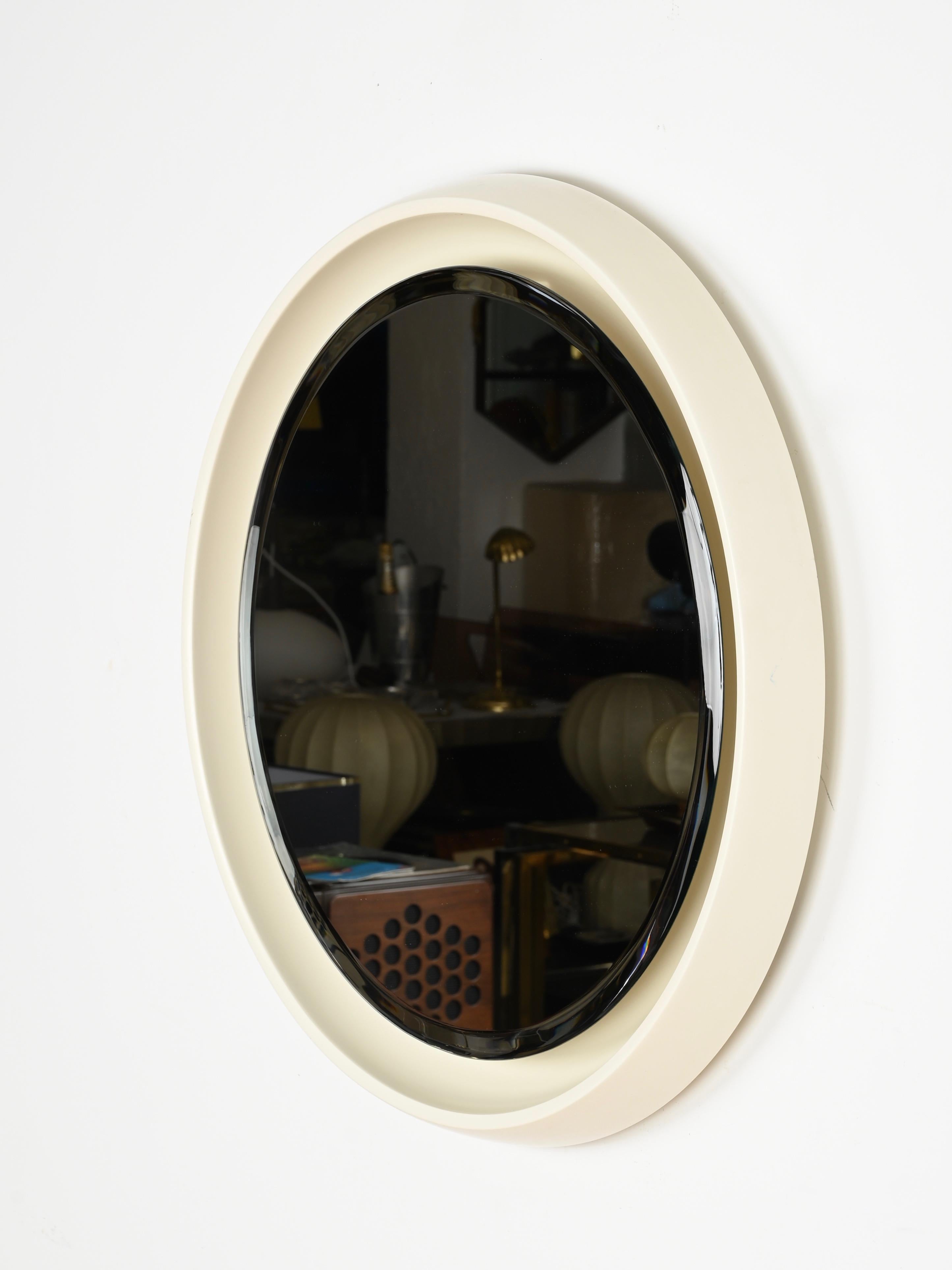 Grand miroir rond rétroéclairé et biseauté blanc en bois, Italie, 1970 en vente 6