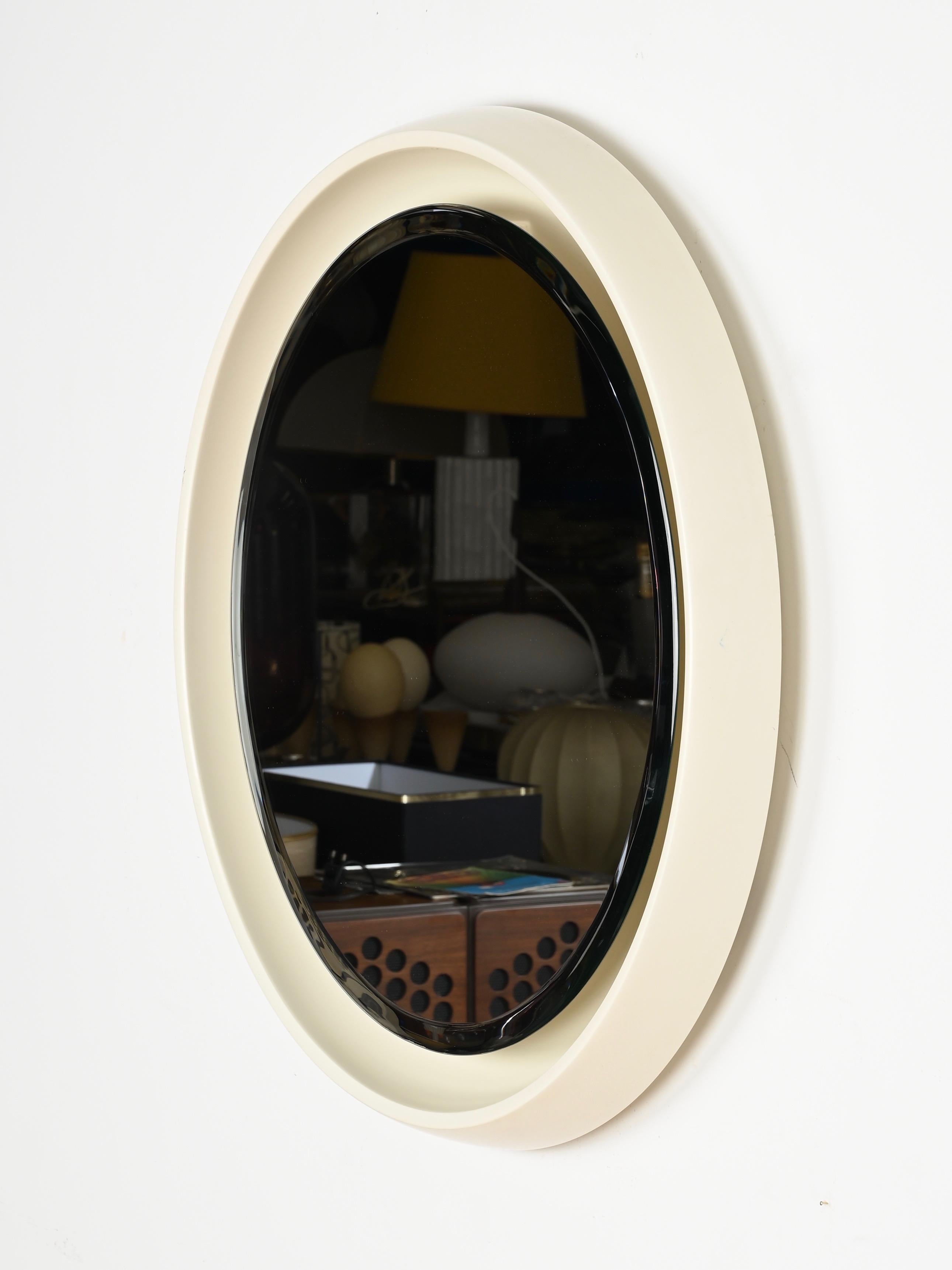 Grand miroir rond rétroéclairé et biseauté blanc en bois, Italie, 1970 Bon état - En vente à Roma, IT
