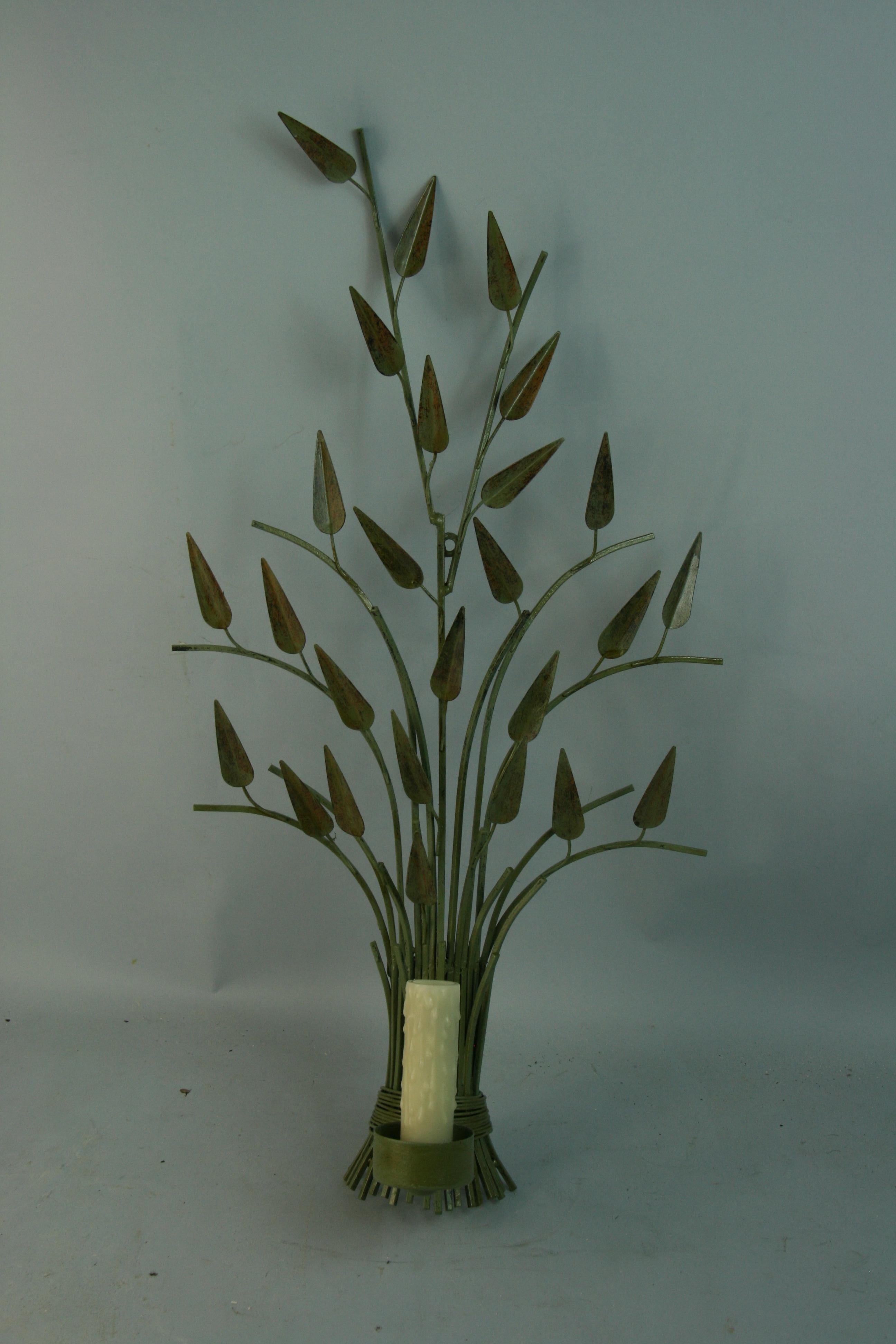 1525 Pair sage green foliate sconces
Rewired takes 60 watt candelabra based bulb