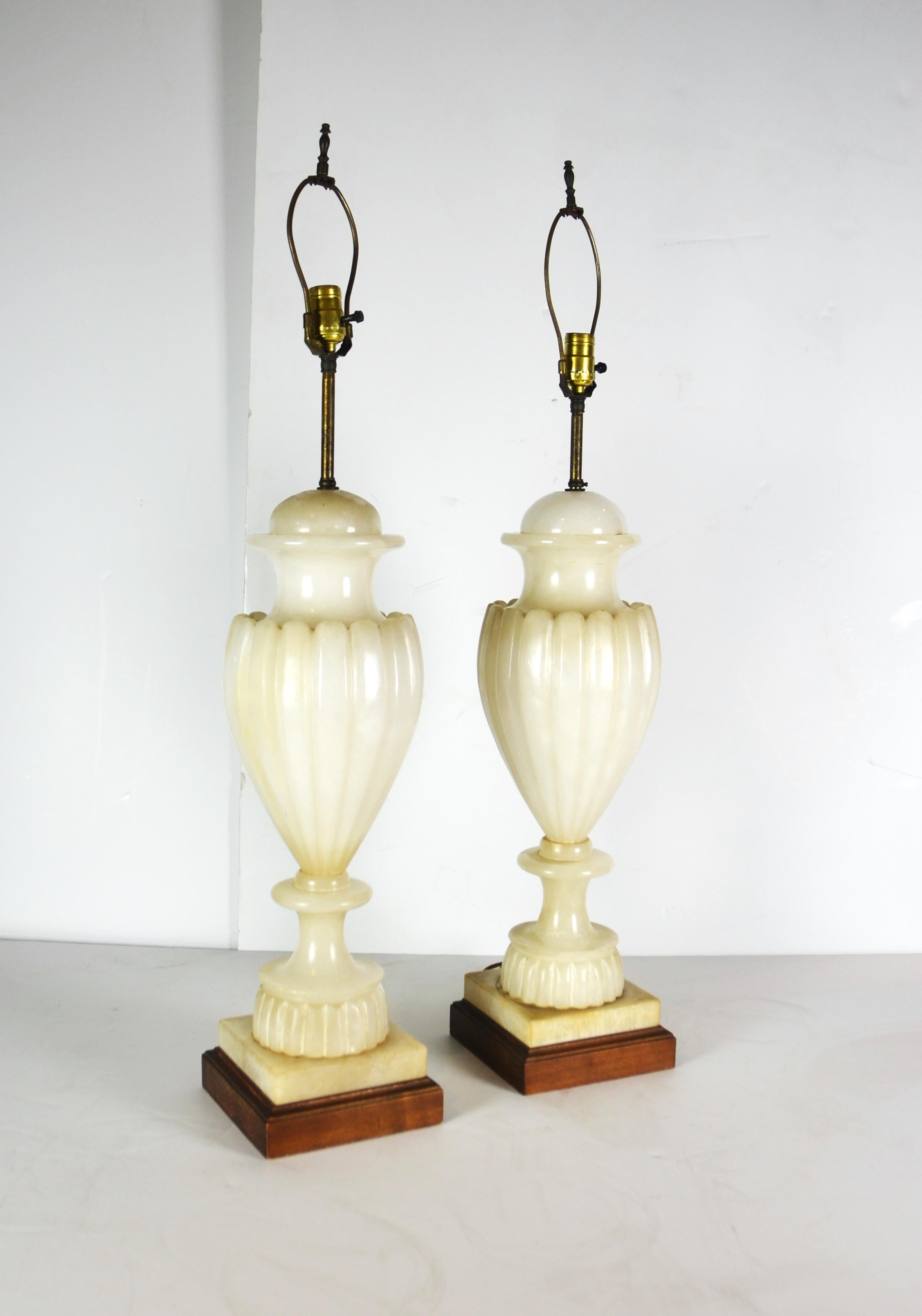 Italian Large Size Alabaster Lamps Set of 2 In Good Condition In Pomona, CA