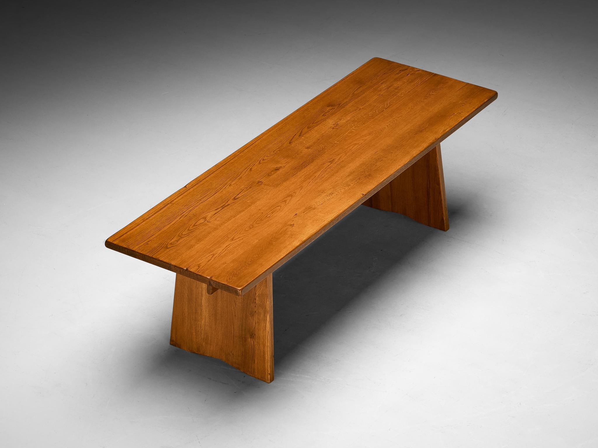 Italian Large Solid Oak Dining Table with Architectural Design In Good Condition For Sale In Waalwijk, NL