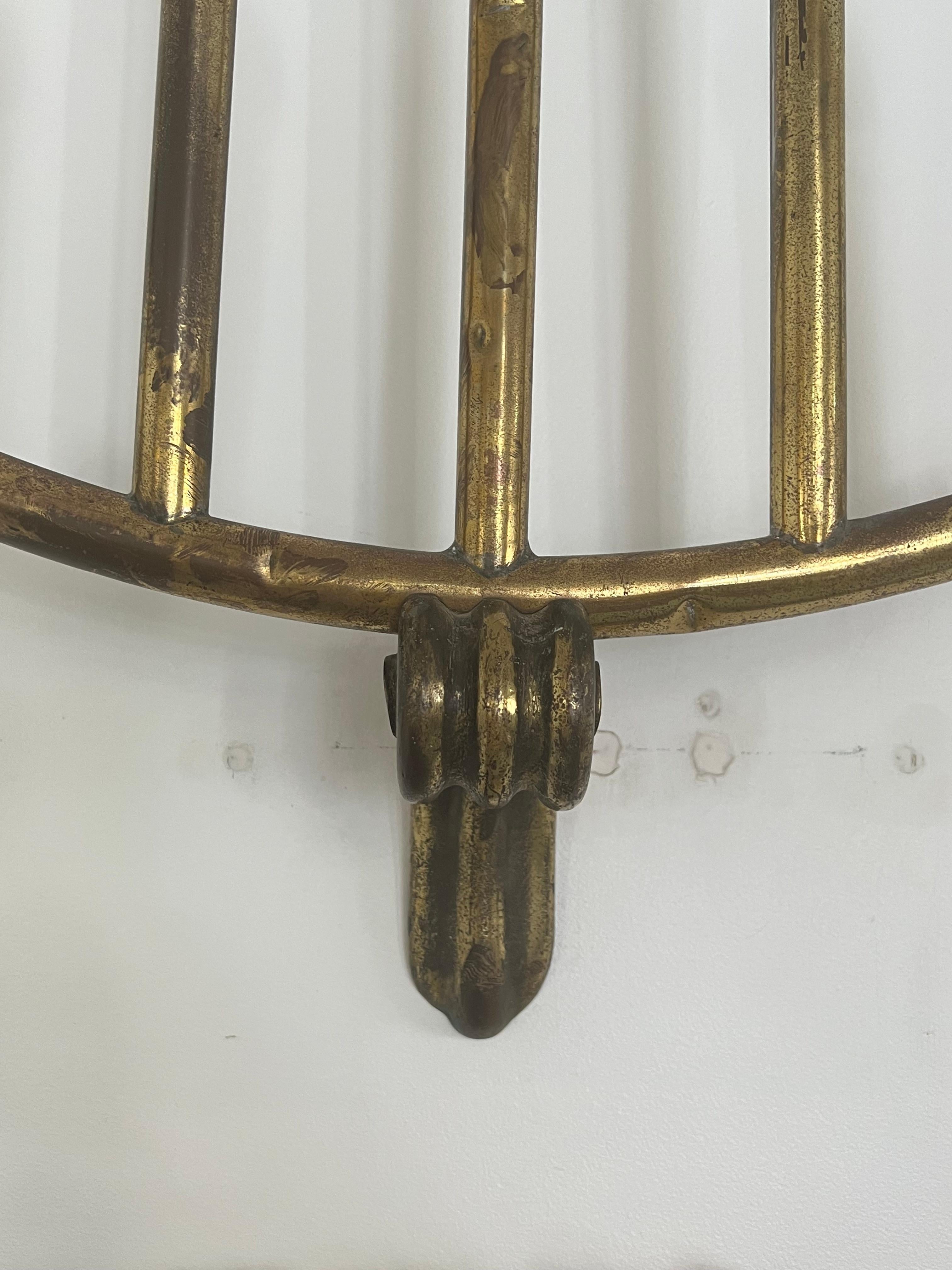 Italian Large Vintage Brass Wall Light In Fair Condition For Sale In Byron Bay, NSW