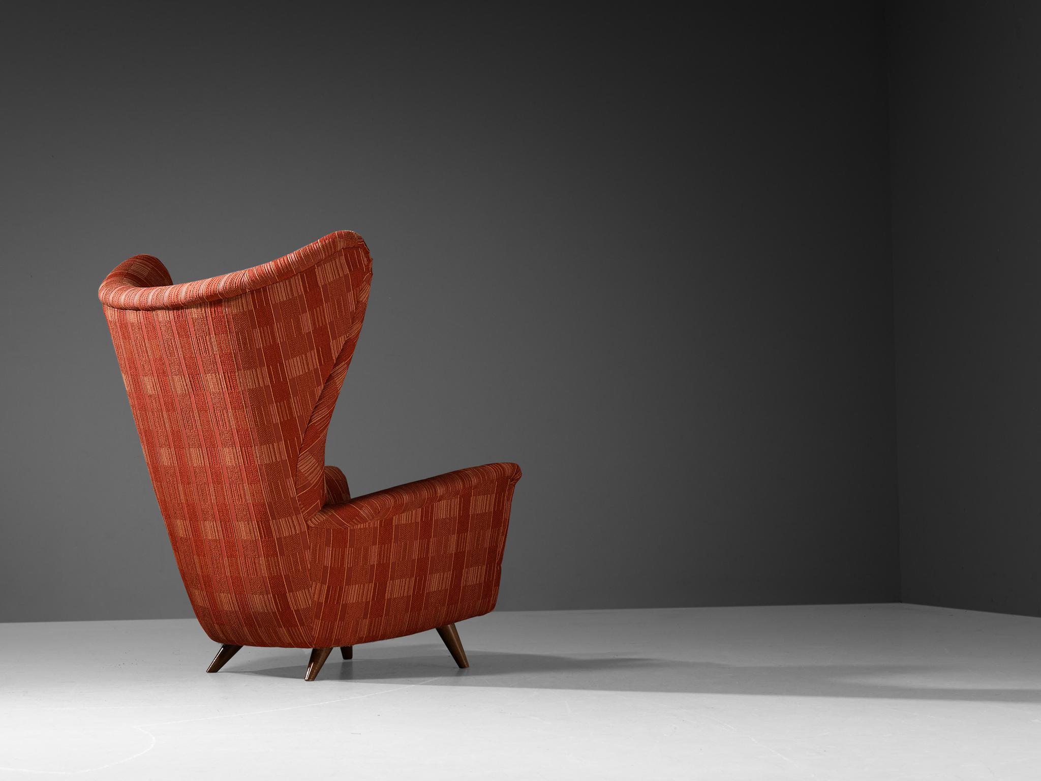 Grande chaise italienne Wingback en tissu à carreaux rouges Bon état - En vente à Waalwijk, NL