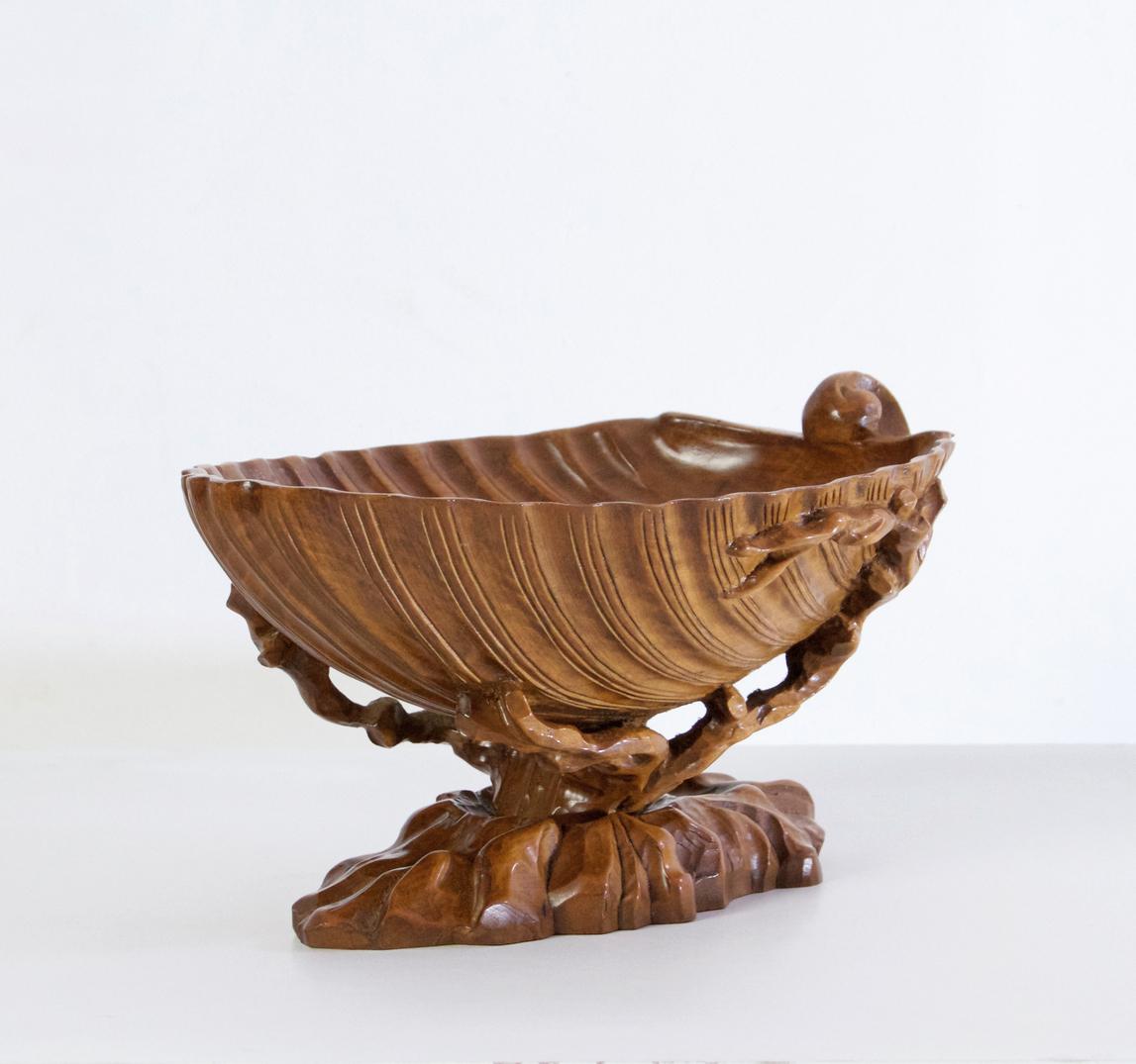 Hand-Carved Italian Large Wood Clam Shell Bowl For Sale