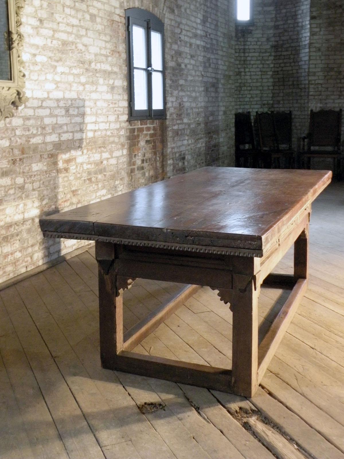 Table de centre de table ou table de bibliothèque italienne en noyer de la fin de la Renaissance du 16e siècle Bon état - En vente à Troy, NY
