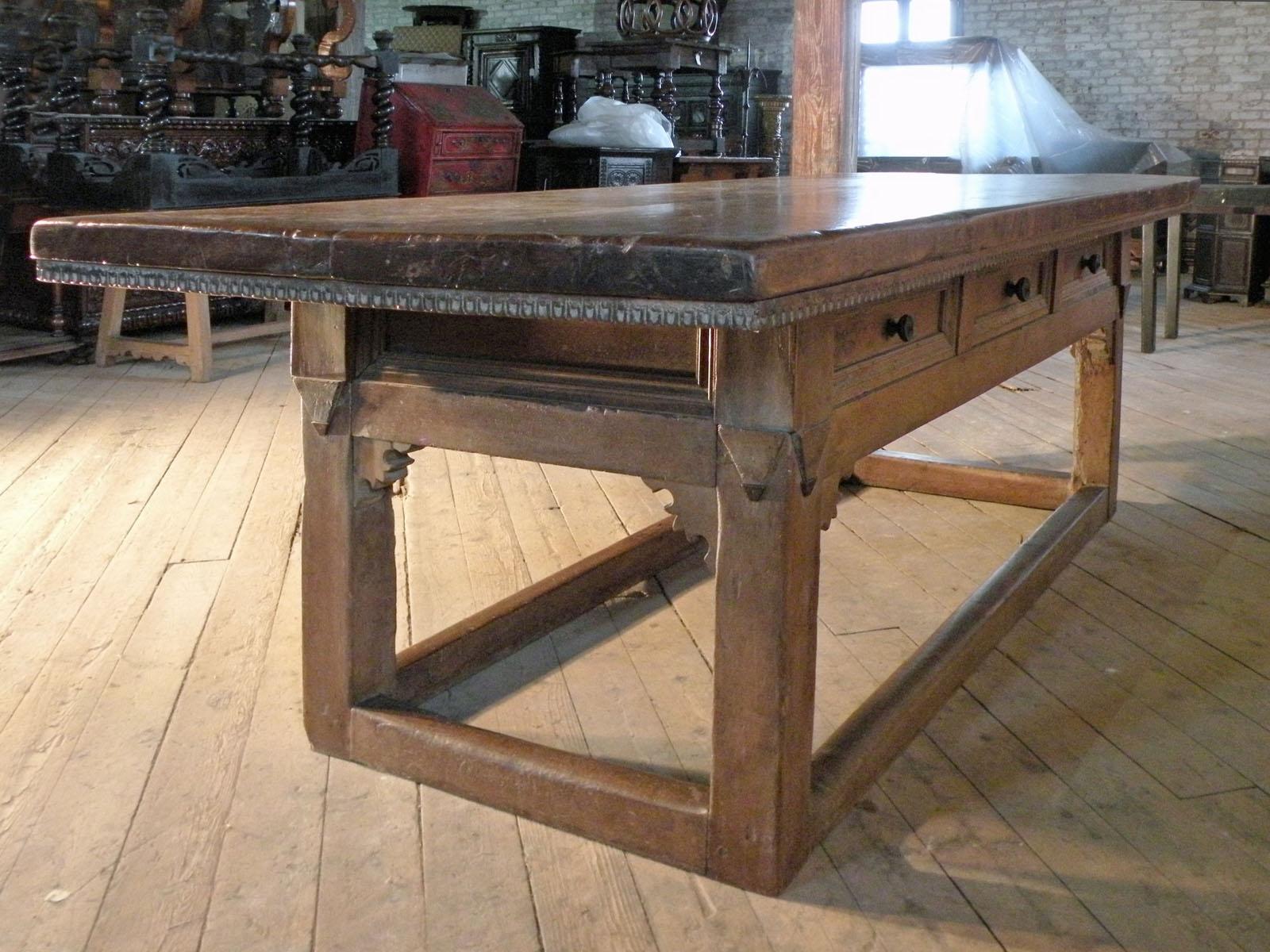 Noyer Table de centre de table ou table de bibliothèque italienne en noyer de la fin de la Renaissance du 16e siècle en vente