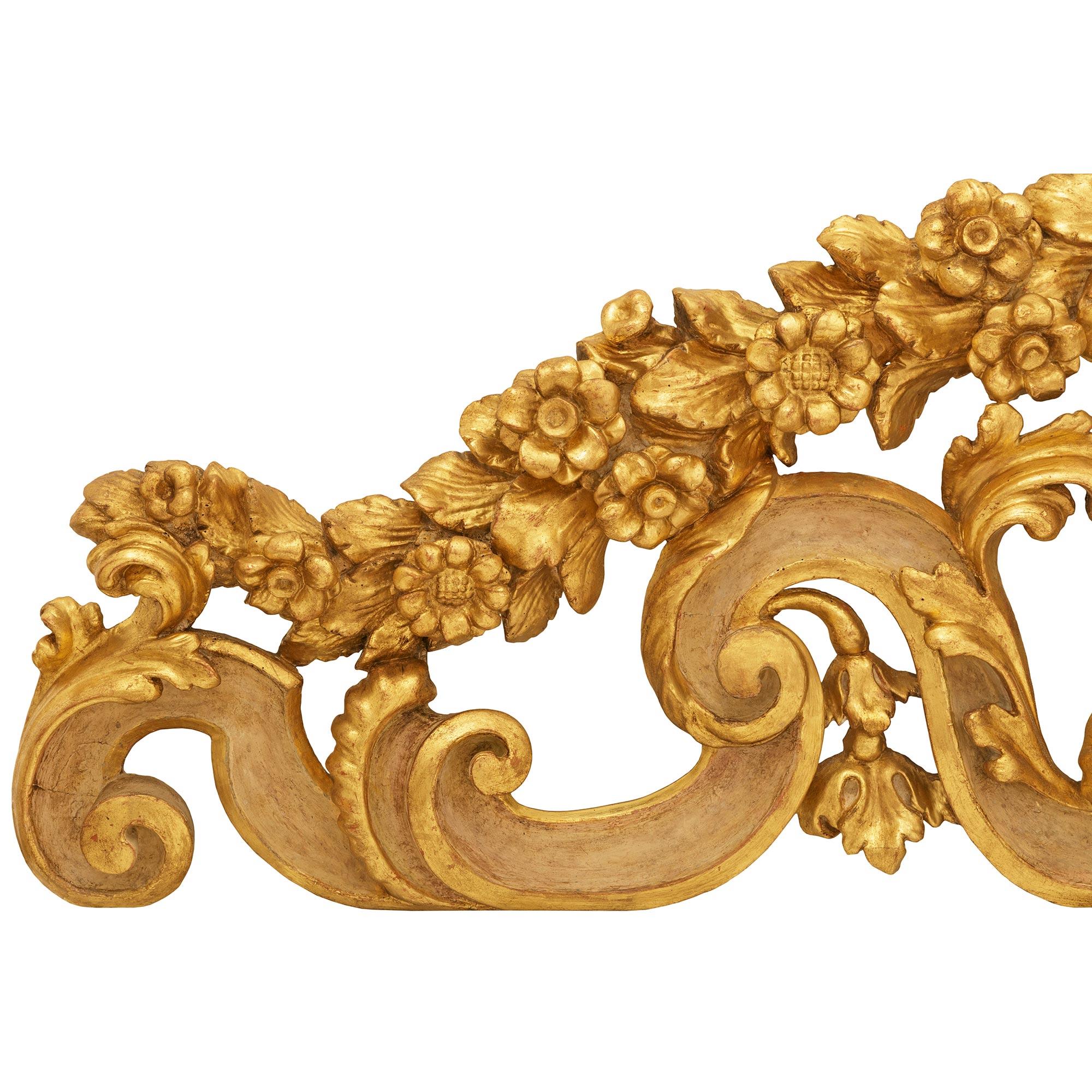 Italian late 17th century Baroque Period Wood and Giltwood wall decor For Sale 4