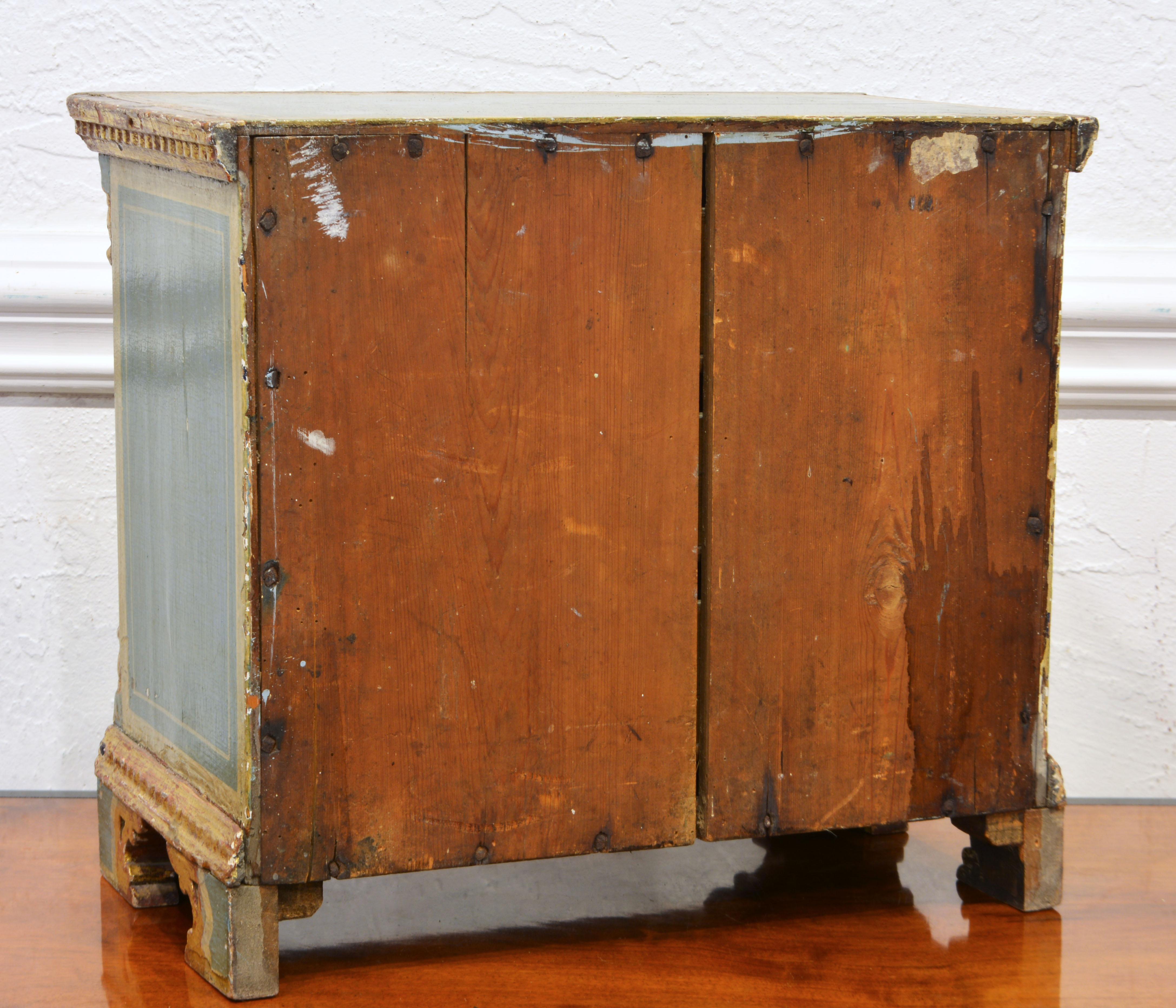 Italian Late 18th C. Paint and Parcel Gilt Neoclassical Miniature Chest In Good Condition In Ft. Lauderdale, FL
